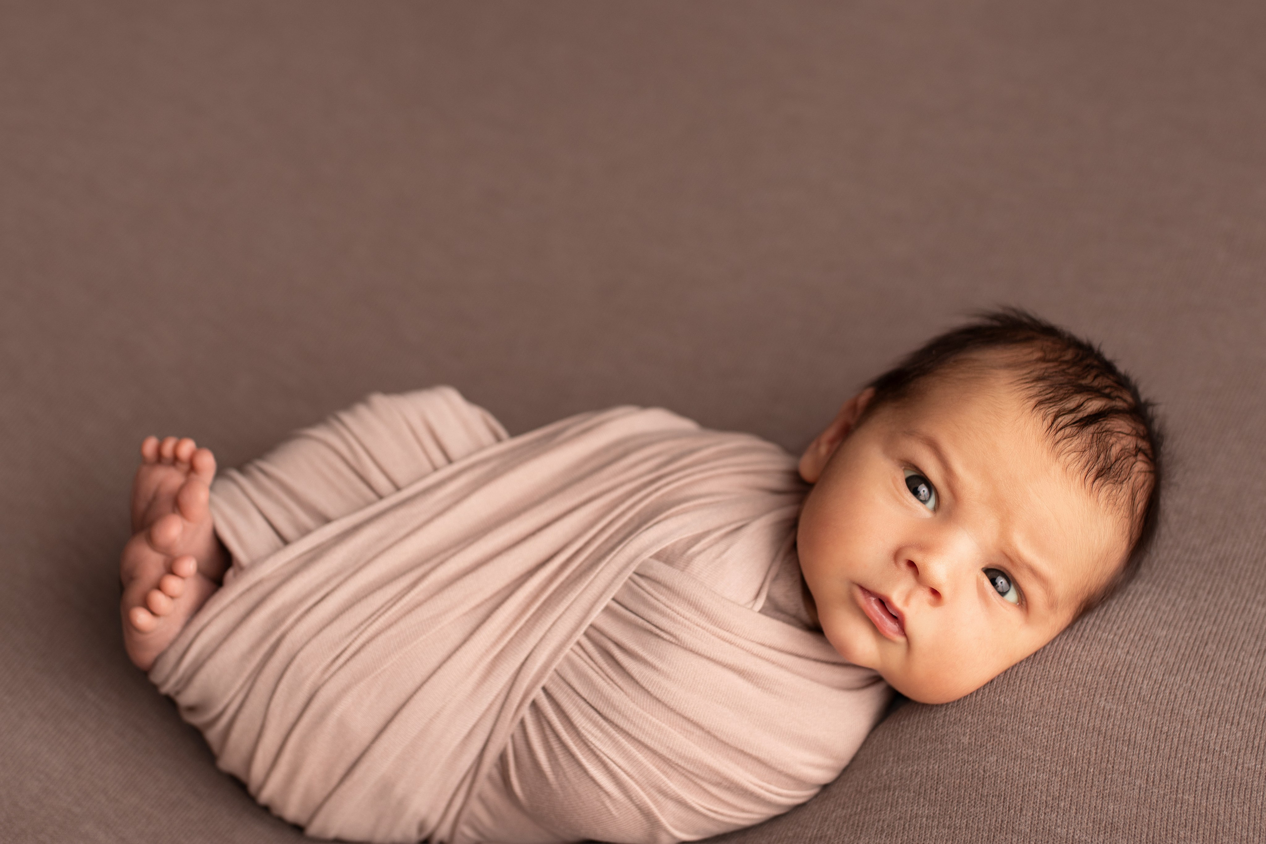 Красивые фотографии малышей у Вас дома. Фотограф новорождённых в Санкт-Петербурге Лилия Яковлева