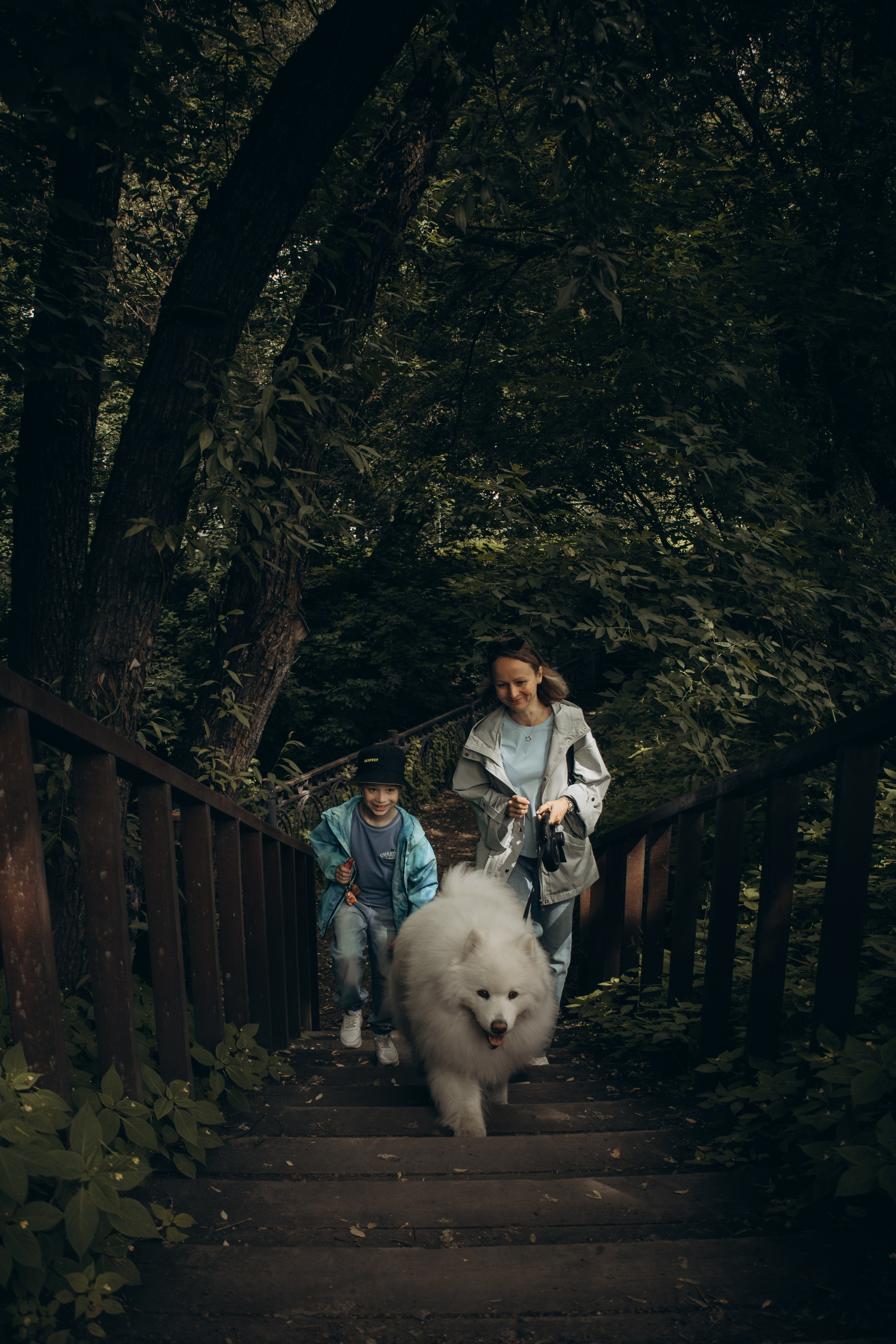 Фотосессия с ребенком и собакой в парке. Фотограф-анималист в Москве Екатерина Тихонова