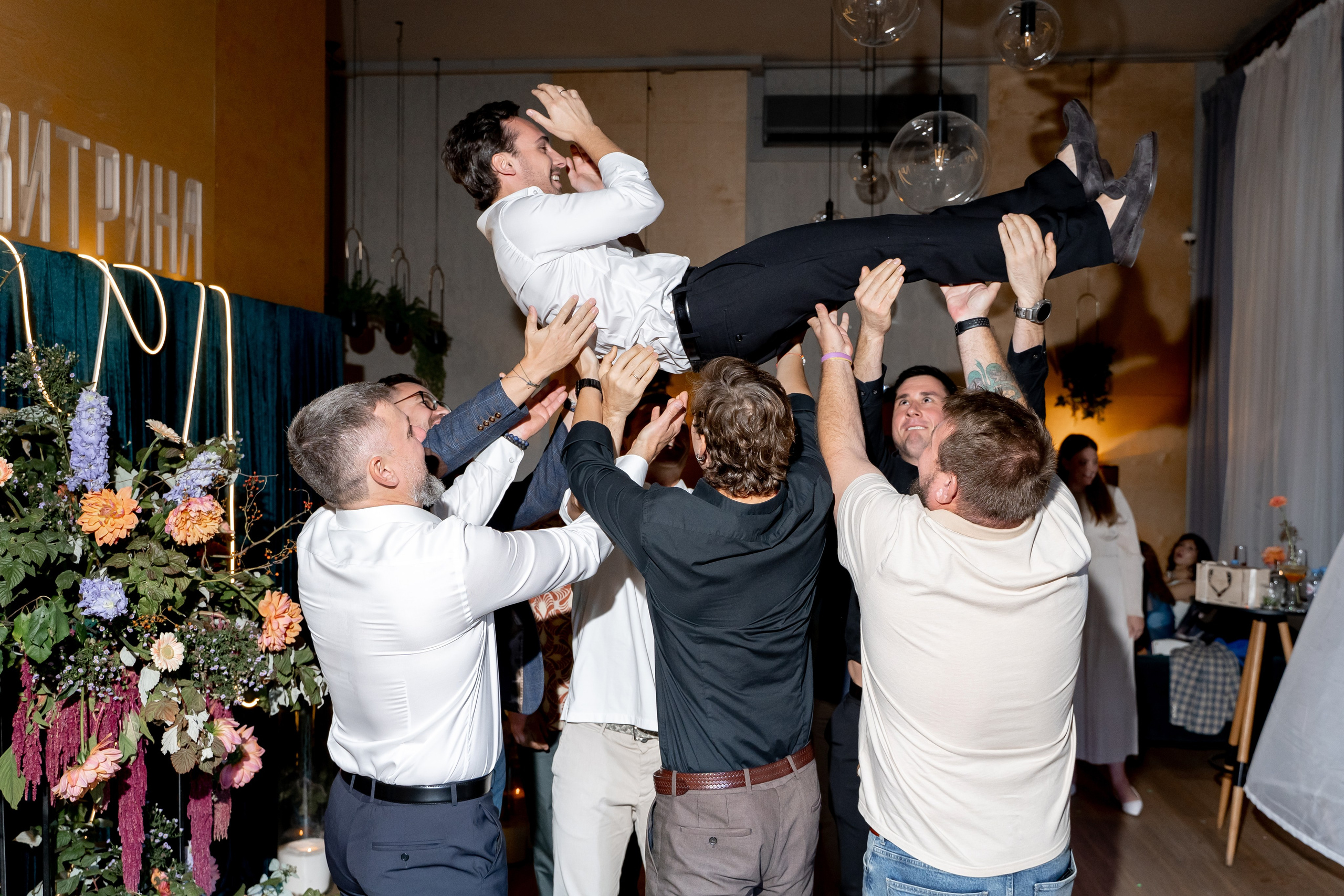 Репортаж мероприятия, репортажная съемка в Москве и Московской области, фотограф на мероприятие, фотосъемка юбилея, репортаж свадьбы, event, фотосессия на фотозоне, фотограф на юбилей, фотограф на день рождения, репортажный фотограф, съемка мероприятия, съемка на фотозоне, фотограф на корпоратив, фотограф на свадьбу, фотограф на детский праздник, фотограф на выпускной. Свадебный репортаж в лофте.