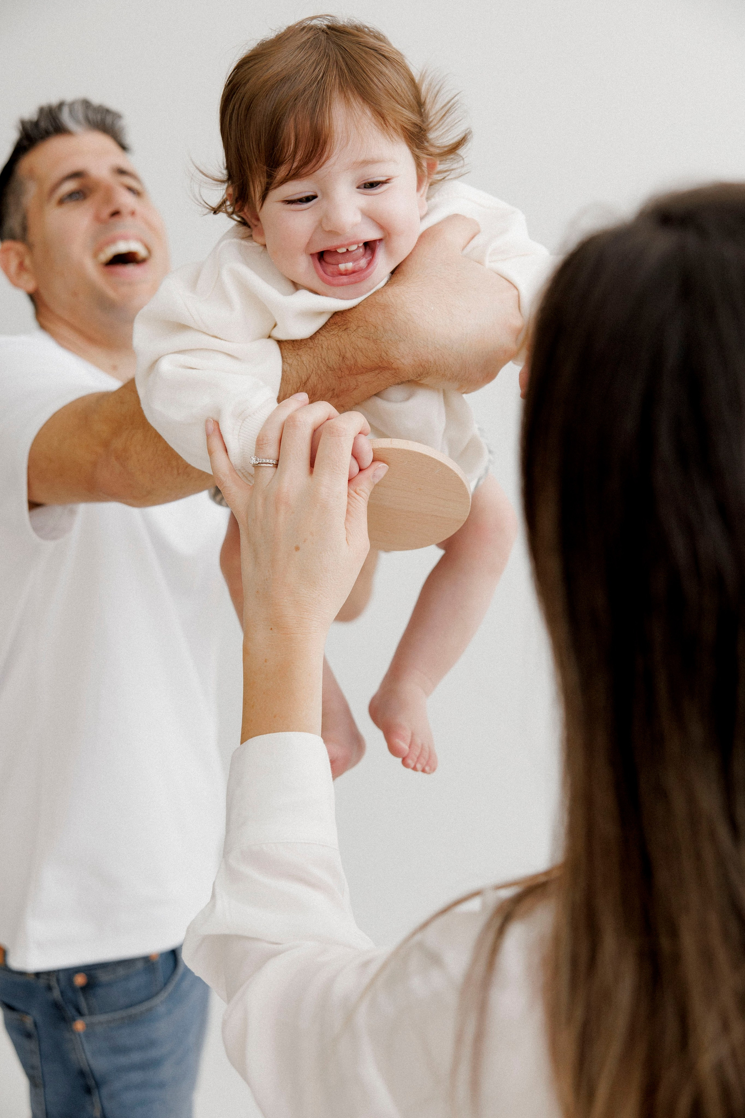 One year inside the White studio. Wedding and family photographer
