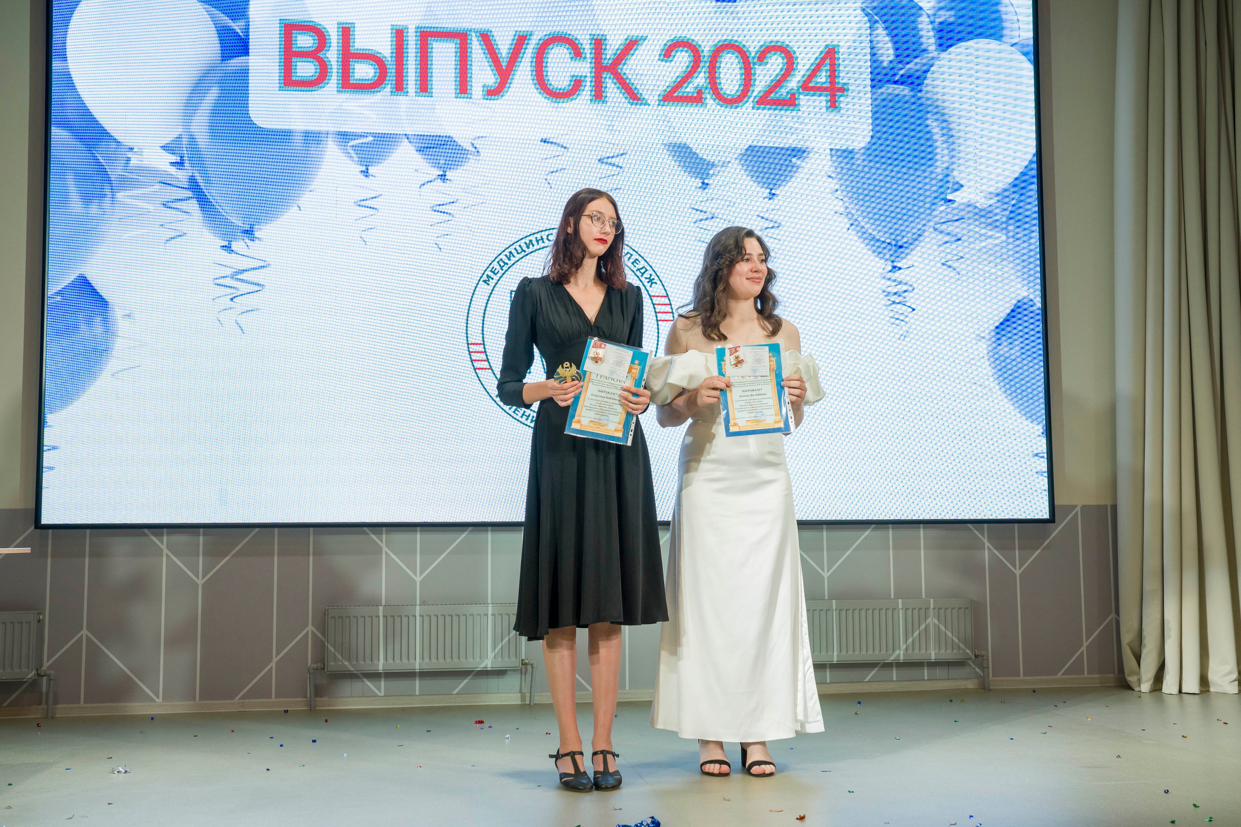 Выпускной в медколледже. Фотограф в Санкт-Петербурге. Репортажная и все съёмки для бизнеса