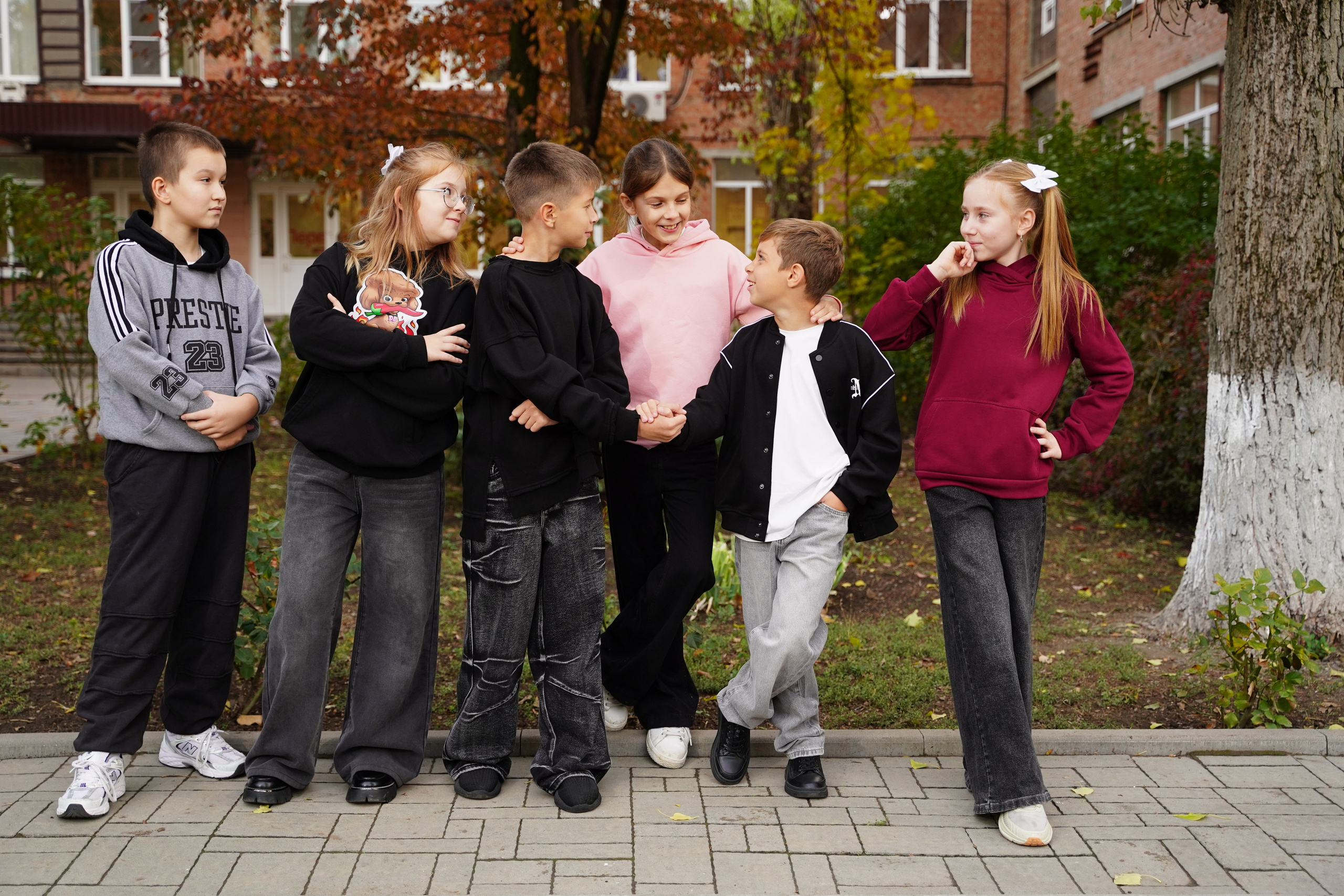 Фото с другом. MEMENTO.Выпускные альбомы, школьные, юбилейные и другие книги. Ростов-на-Дону