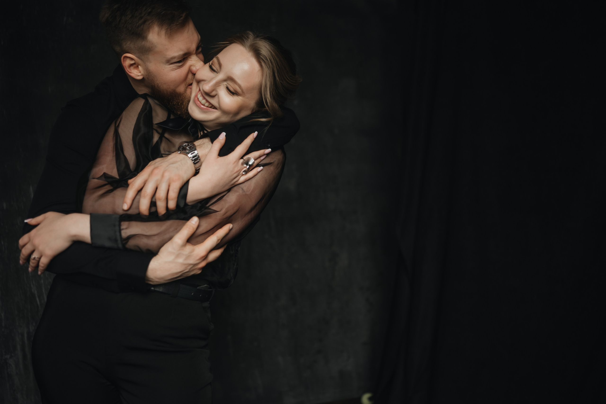 Love Story фотосессия в студии. Свадебный и семейный фотограф и видеограф, Крым, Москва, Санкт -Петербург