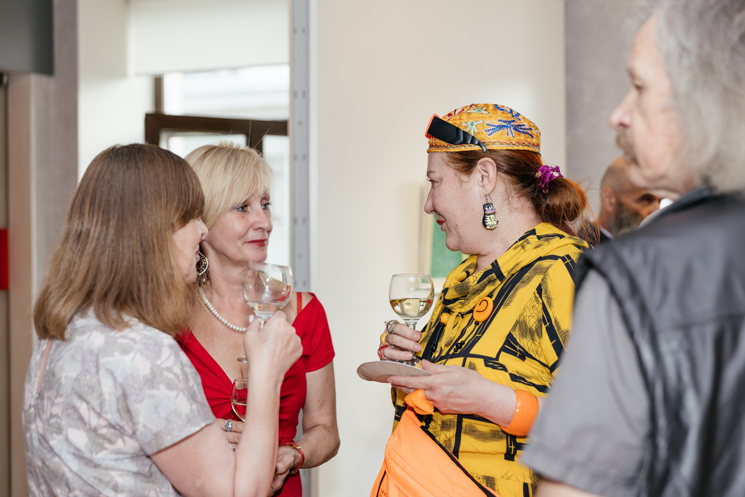 Выставка Лиры Алборовой «Цвет — это я». Свадебный и репортажный фотограф в Санкт-Петербурге Николай Голованов