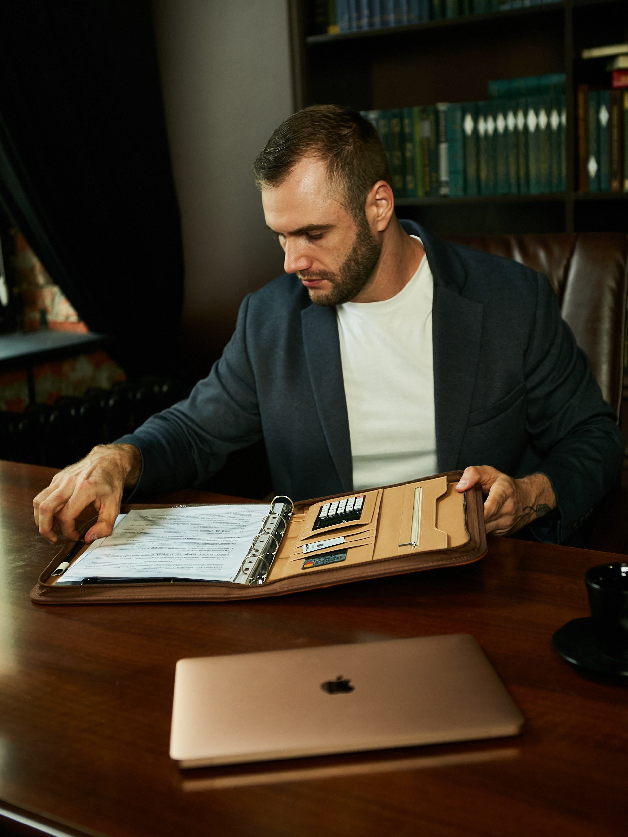 Предметная съемка с моделью. Сборные фотосъемки Новосибирск фото и видео для вайлдбериз
