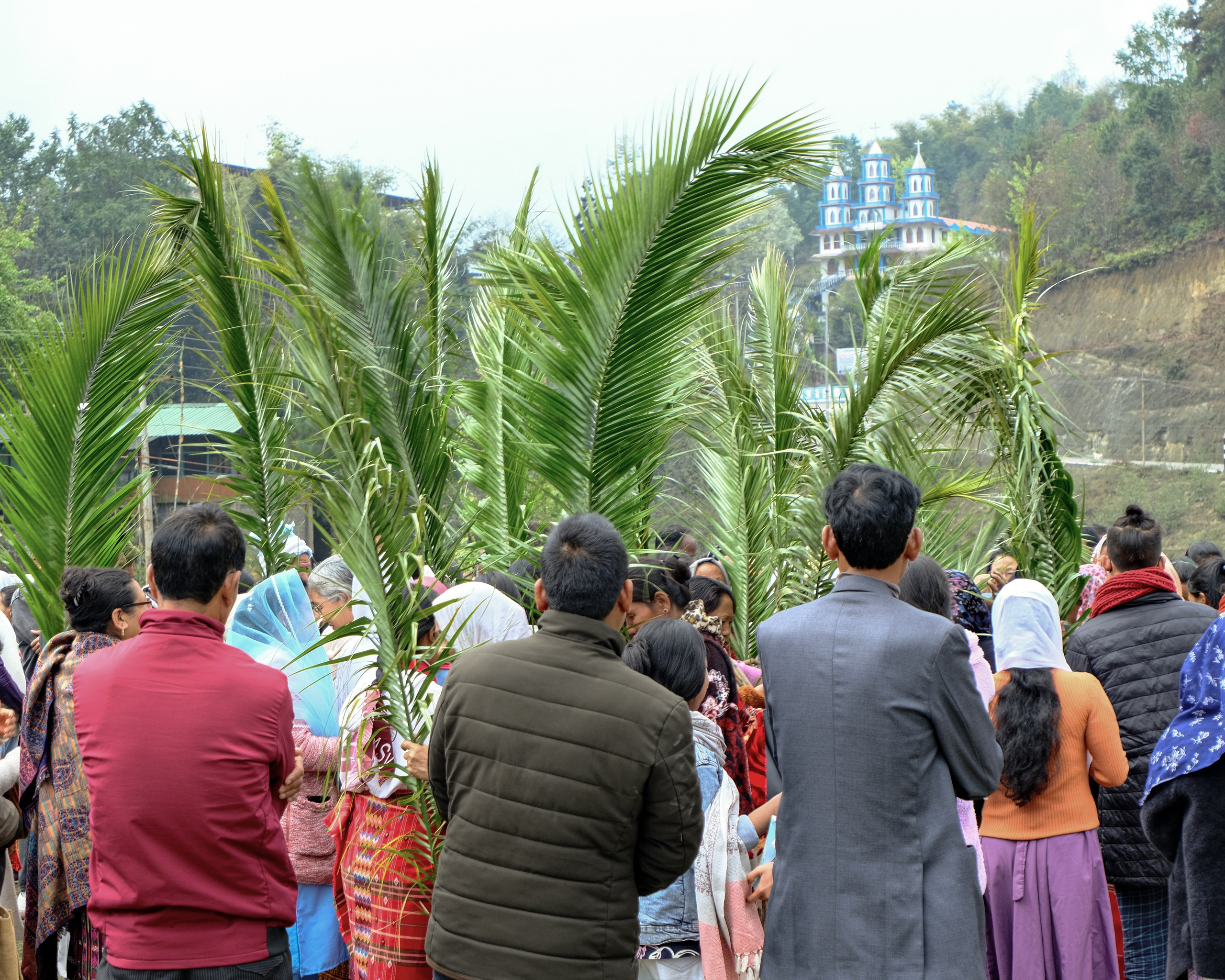 Крестный ход и танцы. Фотографии из путешествий