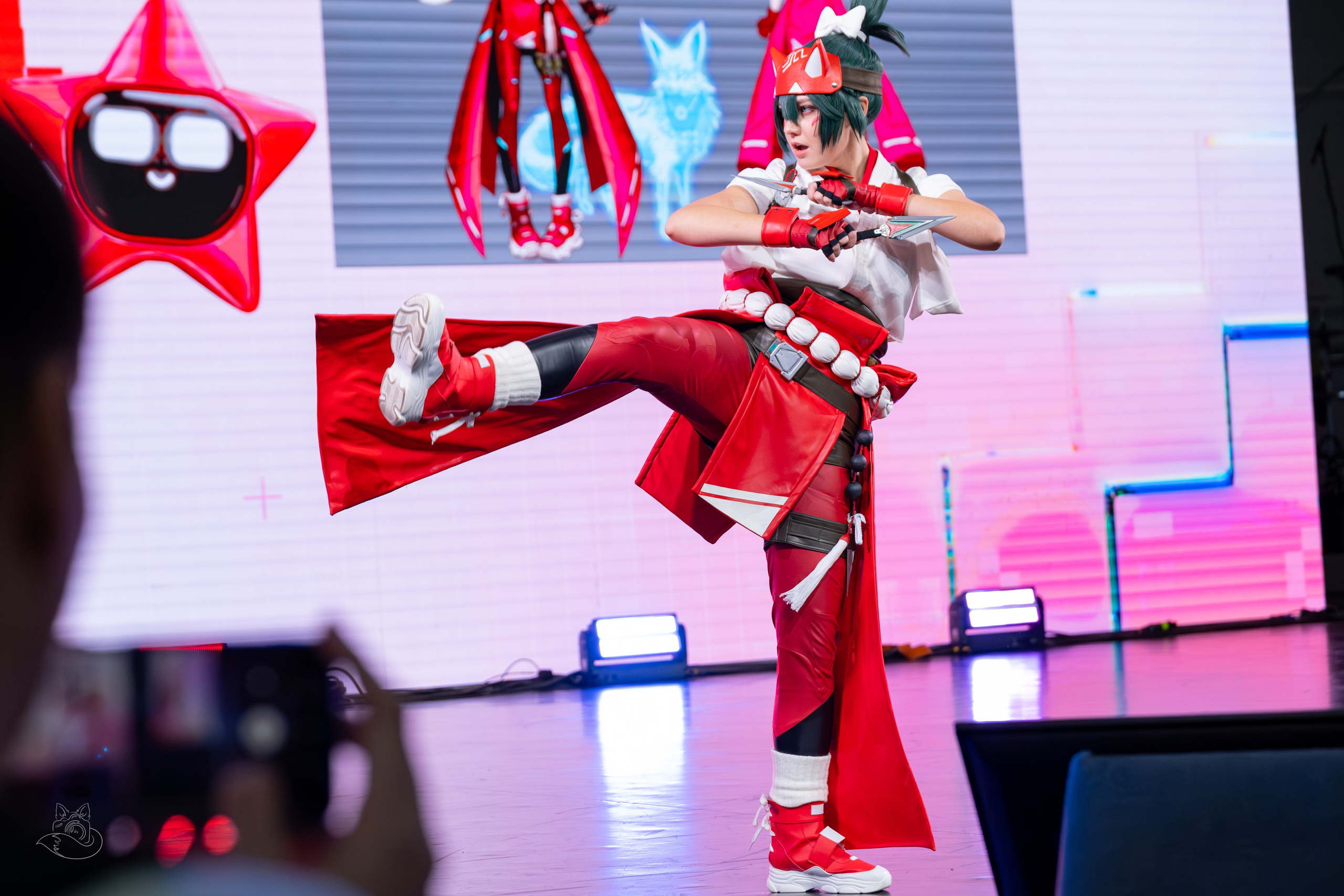 Сцена РЭД ЭКСПО 2024. Косплей фотограф