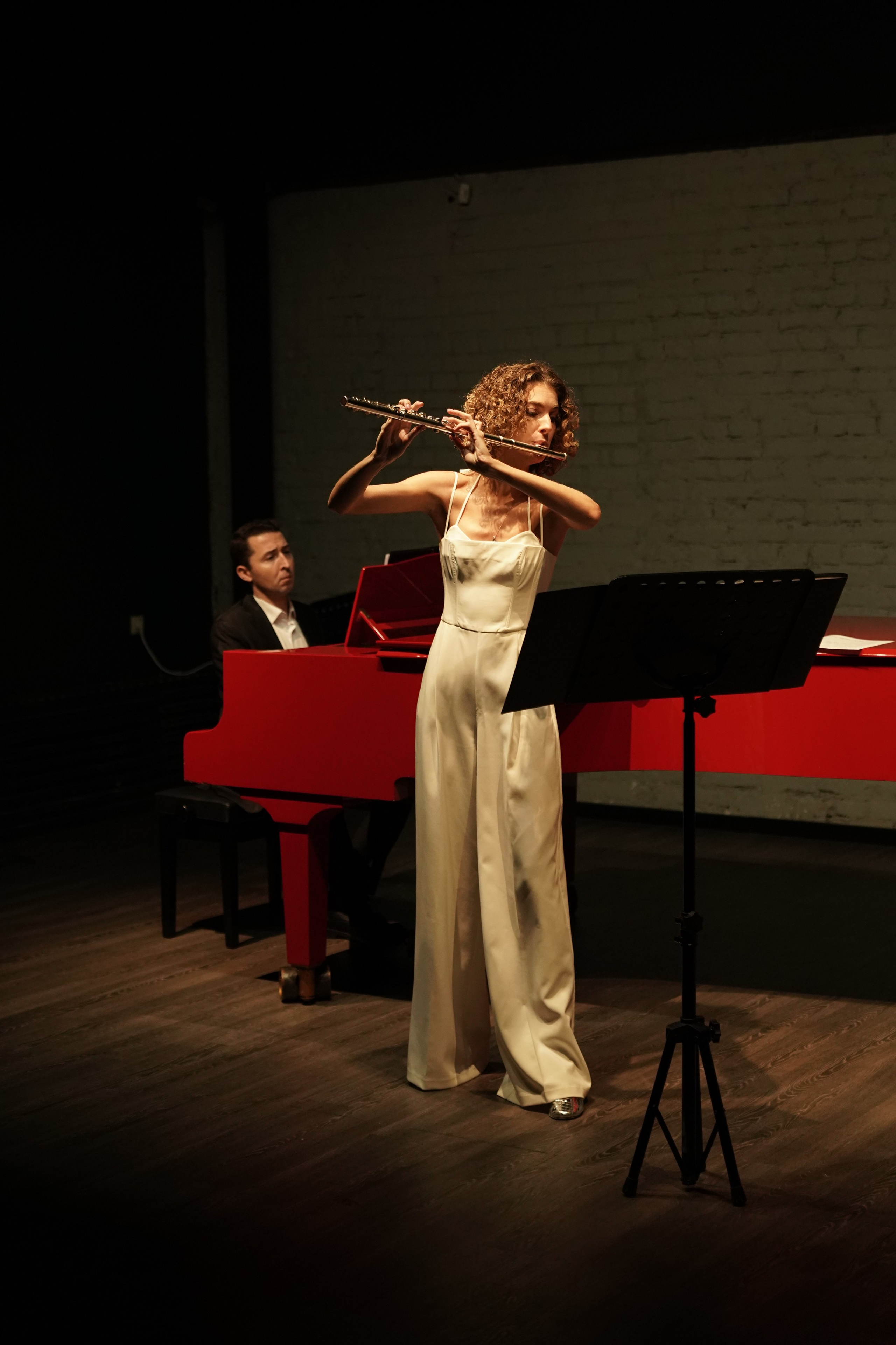 В сумраке Есенин-центра. 7/11/25. Фотограф Строгино Яна Гавриленко