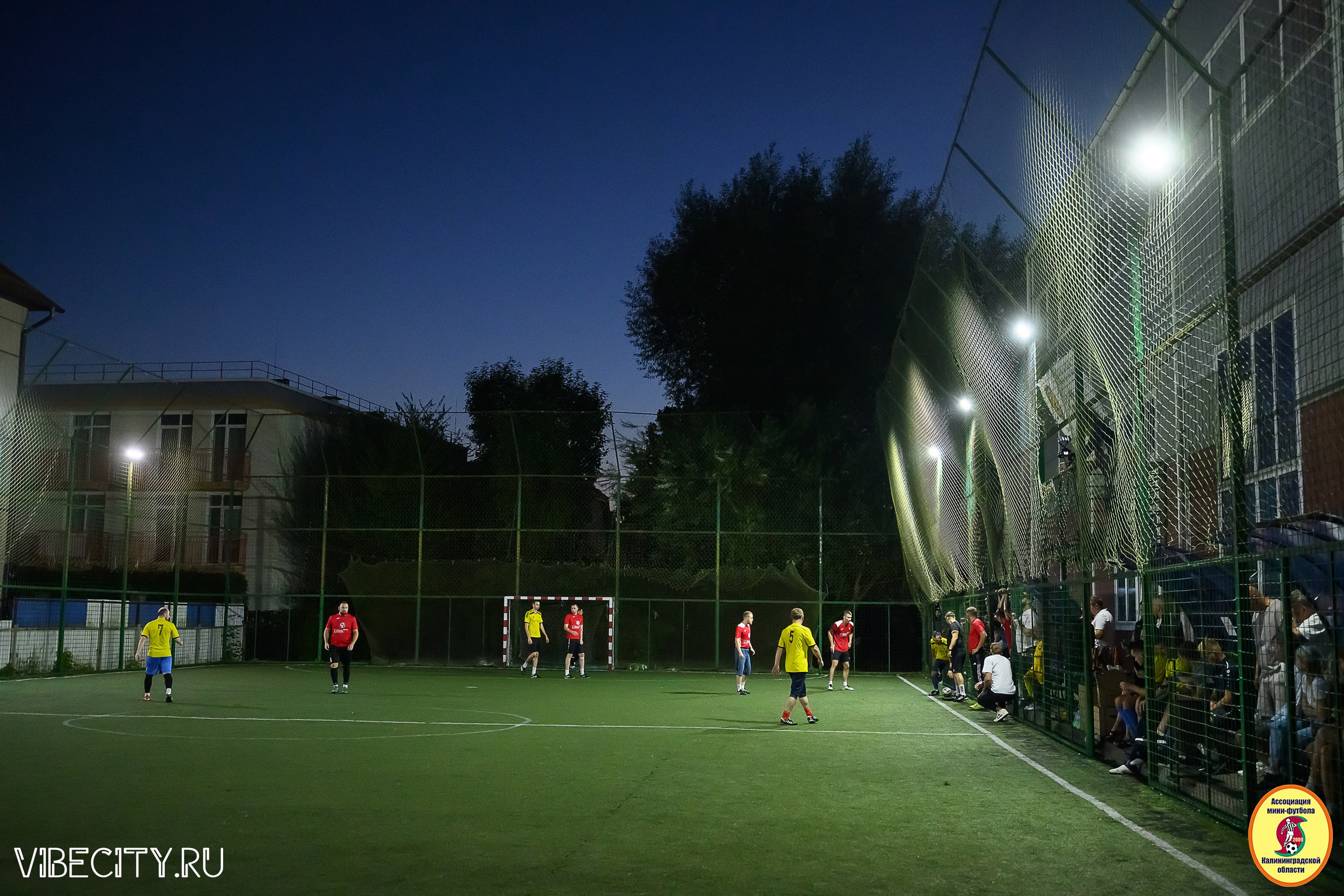 ФИНАЛЬНЫЕ ИГРЫ КУБКА МИНИ-ФУТБОЛЬНОЙ ЛИГИ И КУБКА КОРПОРАТИВНОЙ МФЛ 2025. VIBECITY.RU Вайб Сити Ру Фоторепортажи Фотоотчеты Калининград