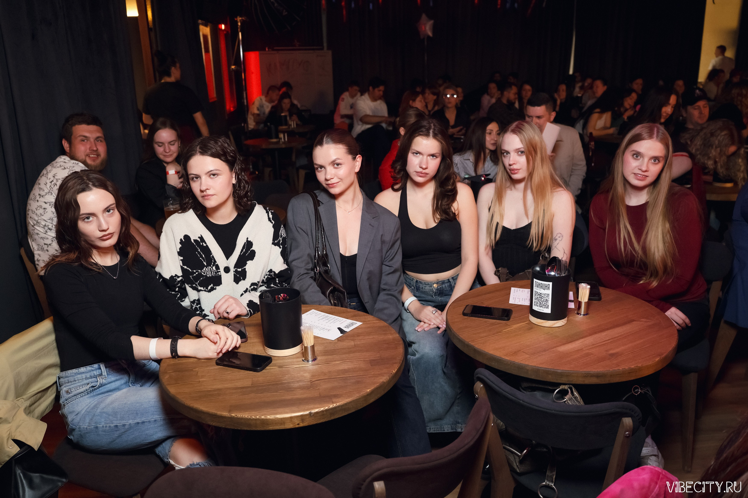 Стендап клуб Локация. VIBECITY.RU Вайб Сити Ру Фоторепортажи Фотоотчеты Калининград