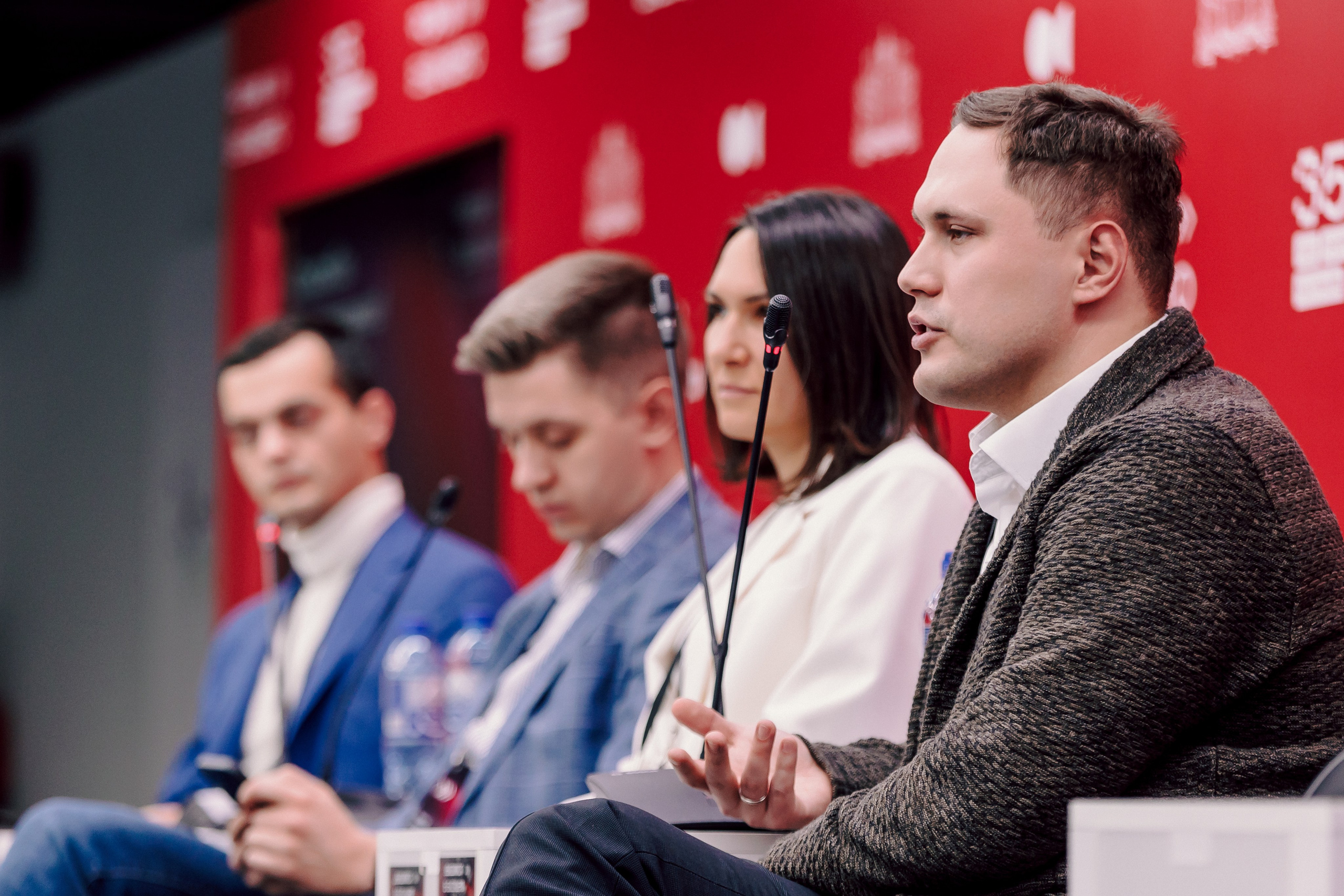 СКБ Контур — Форум будущего — Деловая программа. Лёшка Варзегов — фотограф