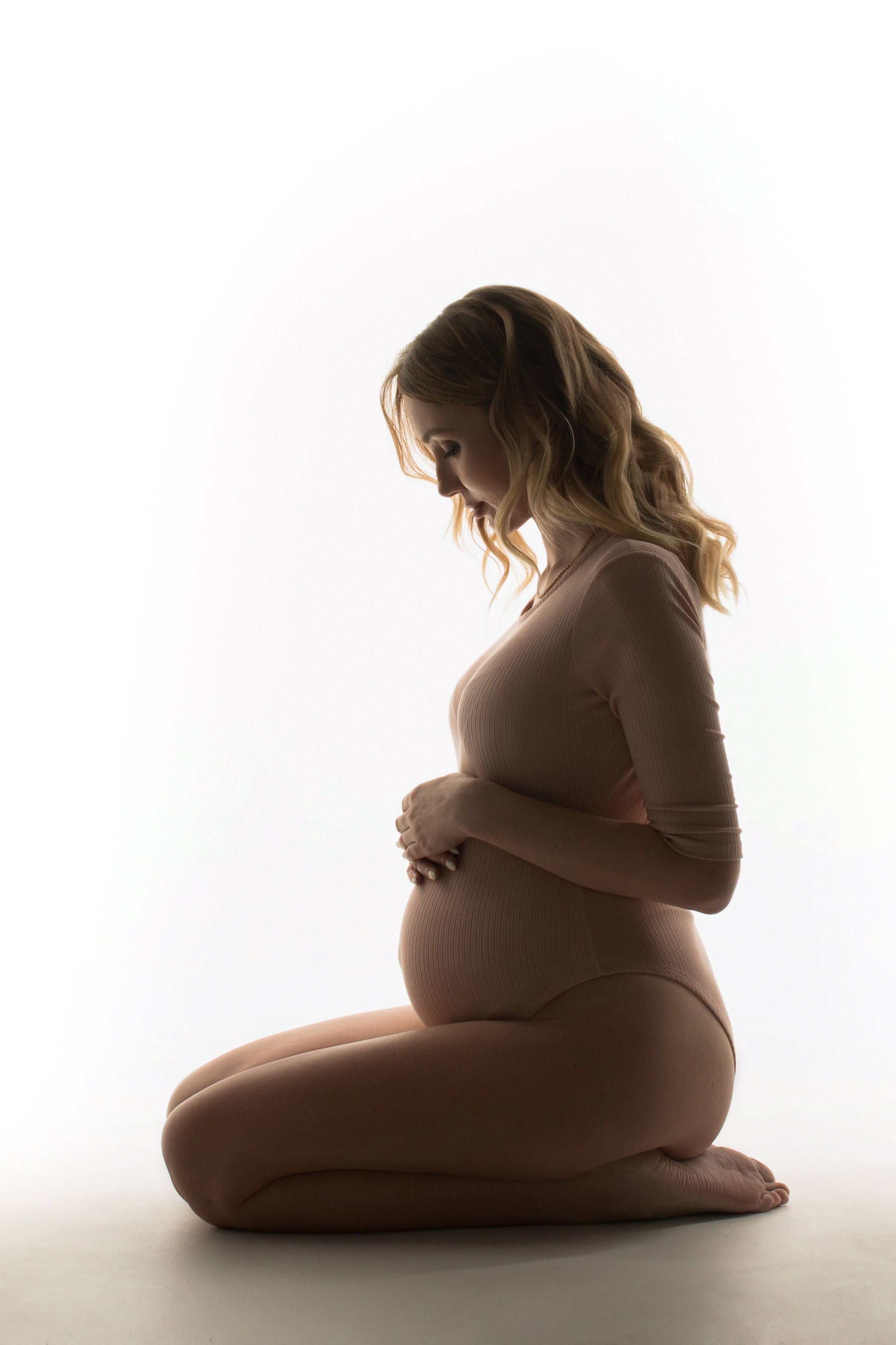 Фотосессии беременности в стиле минимализм в Кемерово. Елена Данилова фотограф беременности в Кемерово