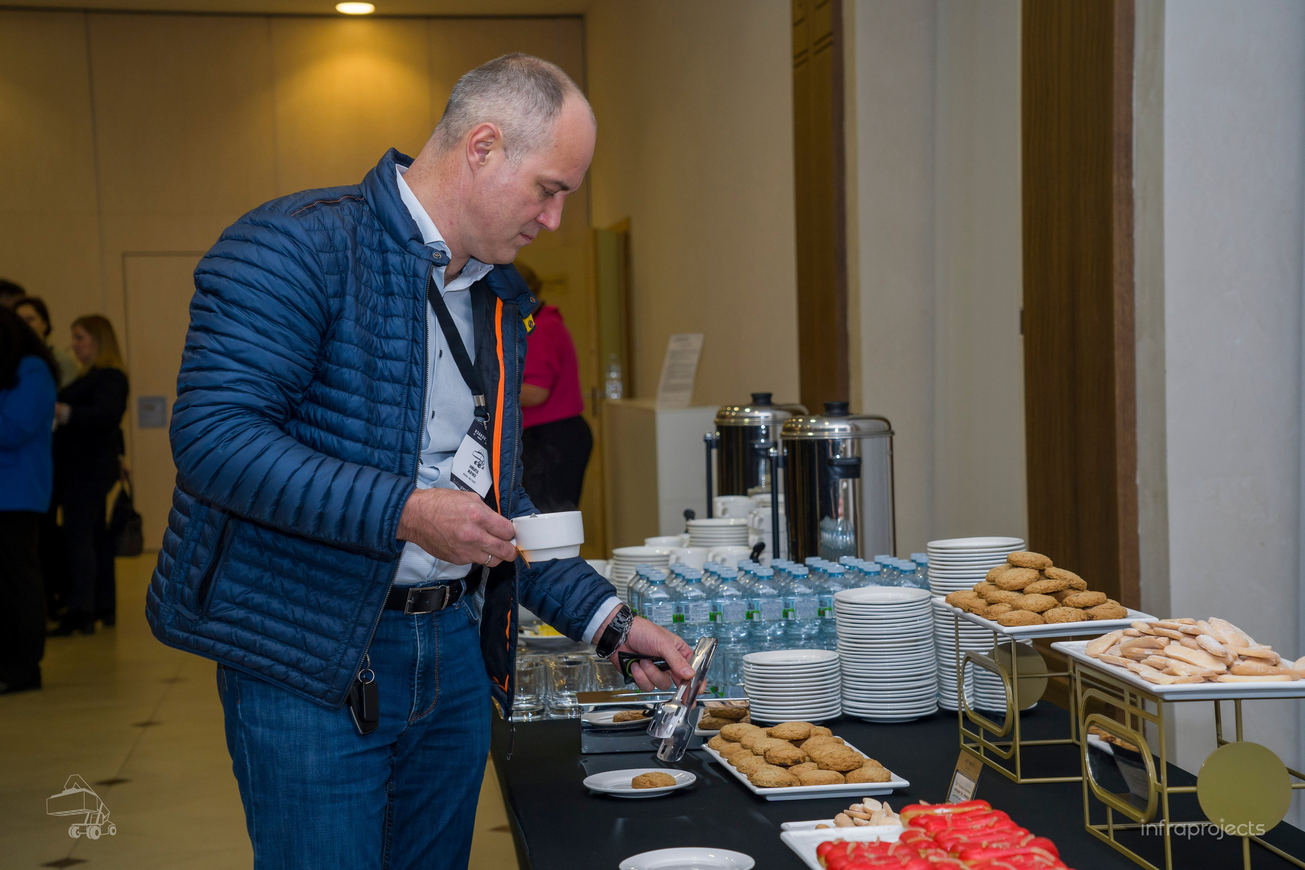 За контейнерами репортаж. Фотограф в Санкт-Петербурге. Репортажная и все съёмки для бизнеса