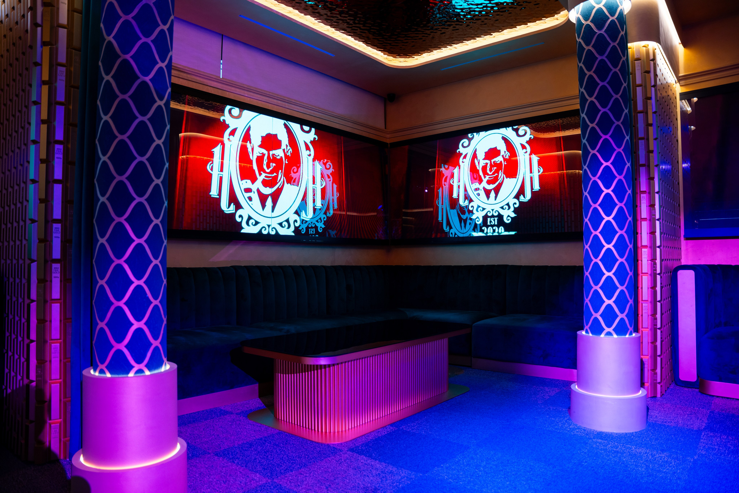 Фотосъемка интерьера стриптиз-клуба Hefner — элитный клуб Краснодара. Интерьерная фотосъемка клуба Hefner в Краснодаре — профессионально. Шедевры для Вас! Фотограф и Видеограф в Краснодаре Пахиев Руслан