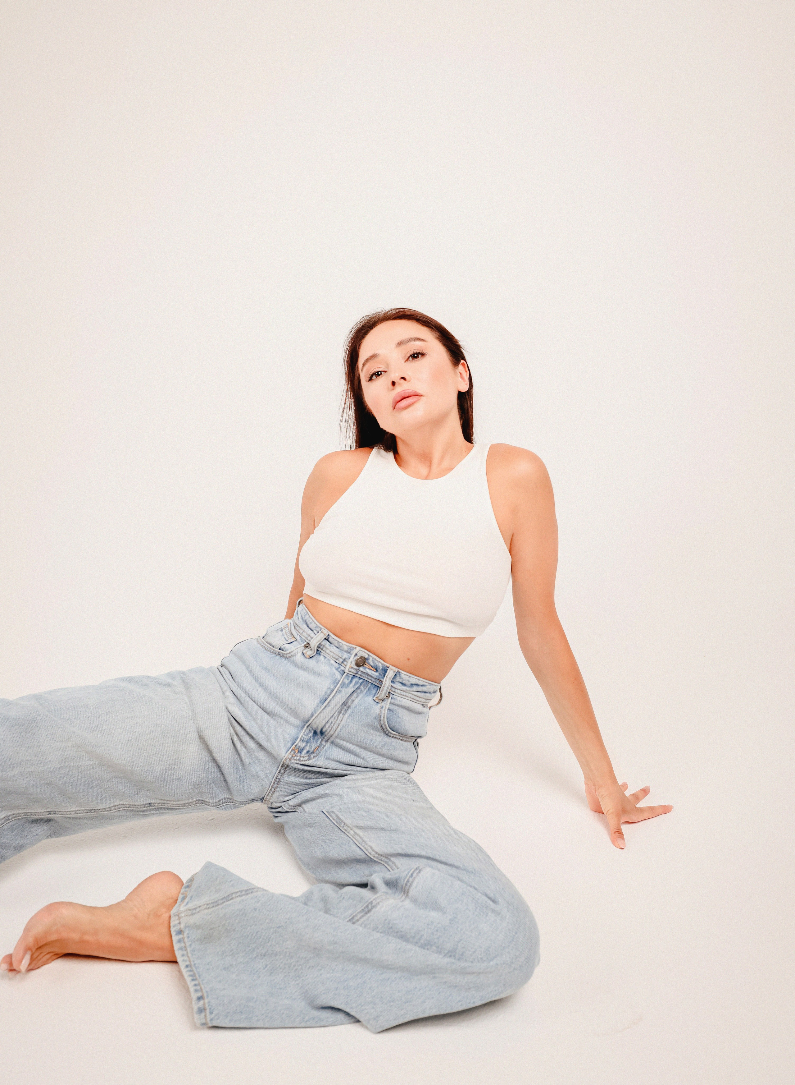 Olga and studio minimalism. Family, portrait, content photo in Costa Rica Evgeniya Besprozvannykh