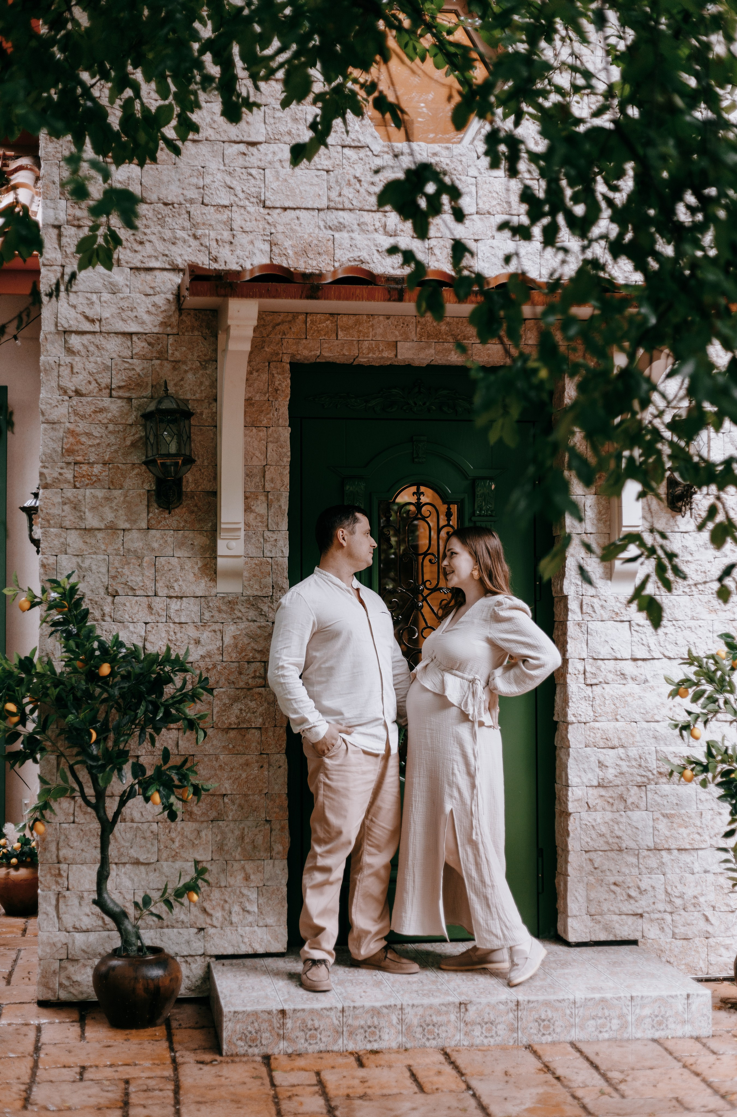 На фото уже трое…. Свадебный и репортажный фотограф рилсмейкер Москва Сочи Виктория Славнова