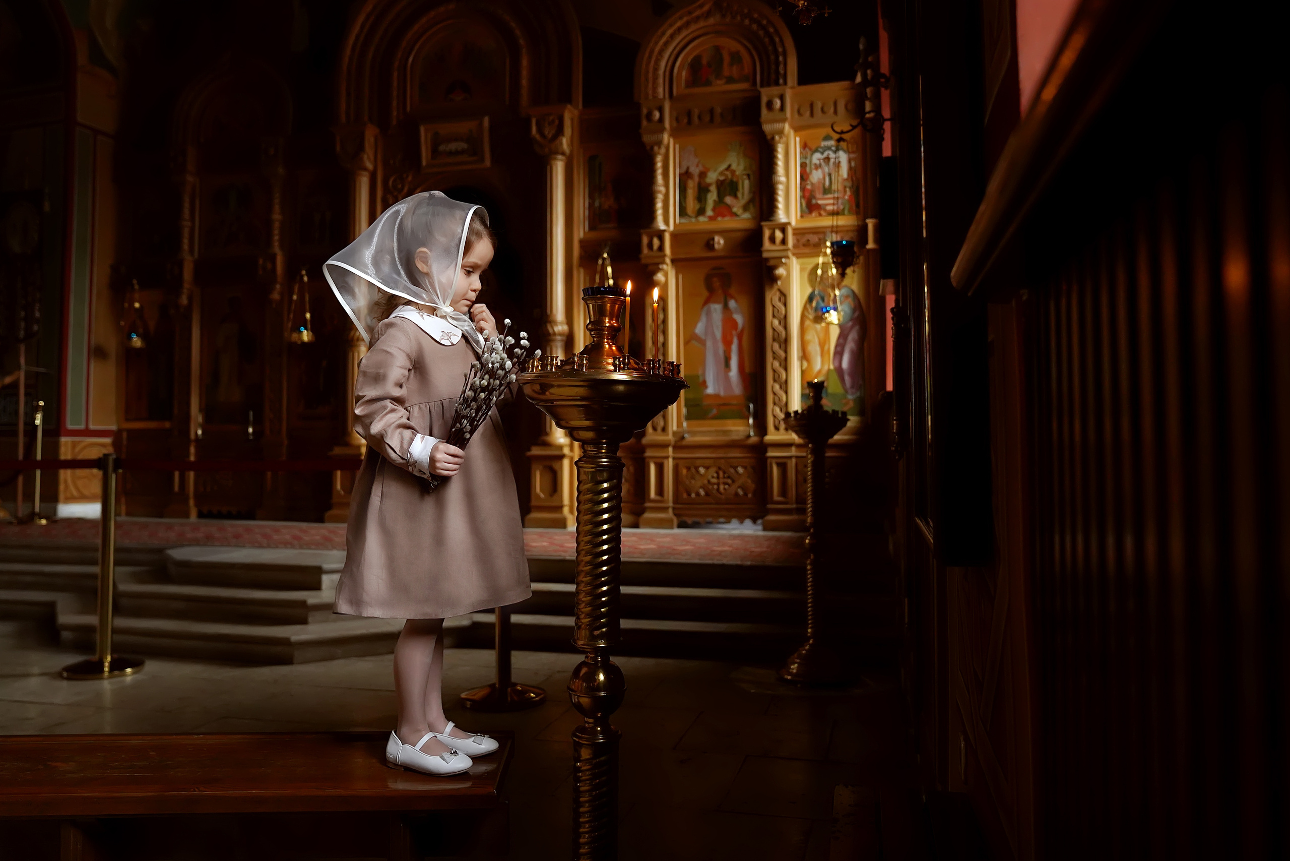 Профессиональная фото и видеосъёмка таинств крещения и венчания, профессиональный фотограф на  крещение венчание Москва, крещение в Храме Николая Чудотворца в Покровском