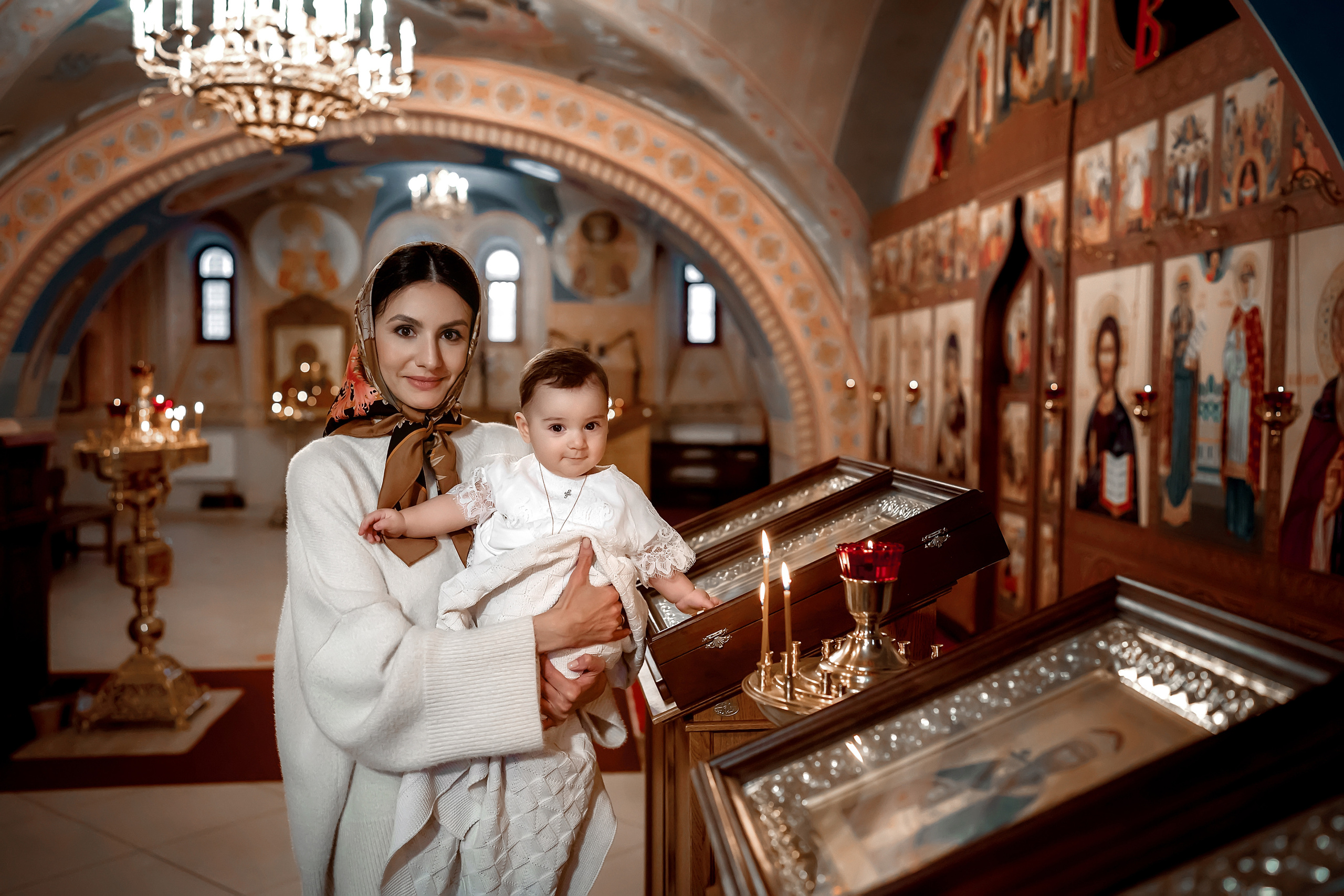 Профессиональная фото и видеосъёмка таинств крещения и венчания, профессиональный фотограф на  крещение венчание Москва, храм всех святых в Филевской Пойме