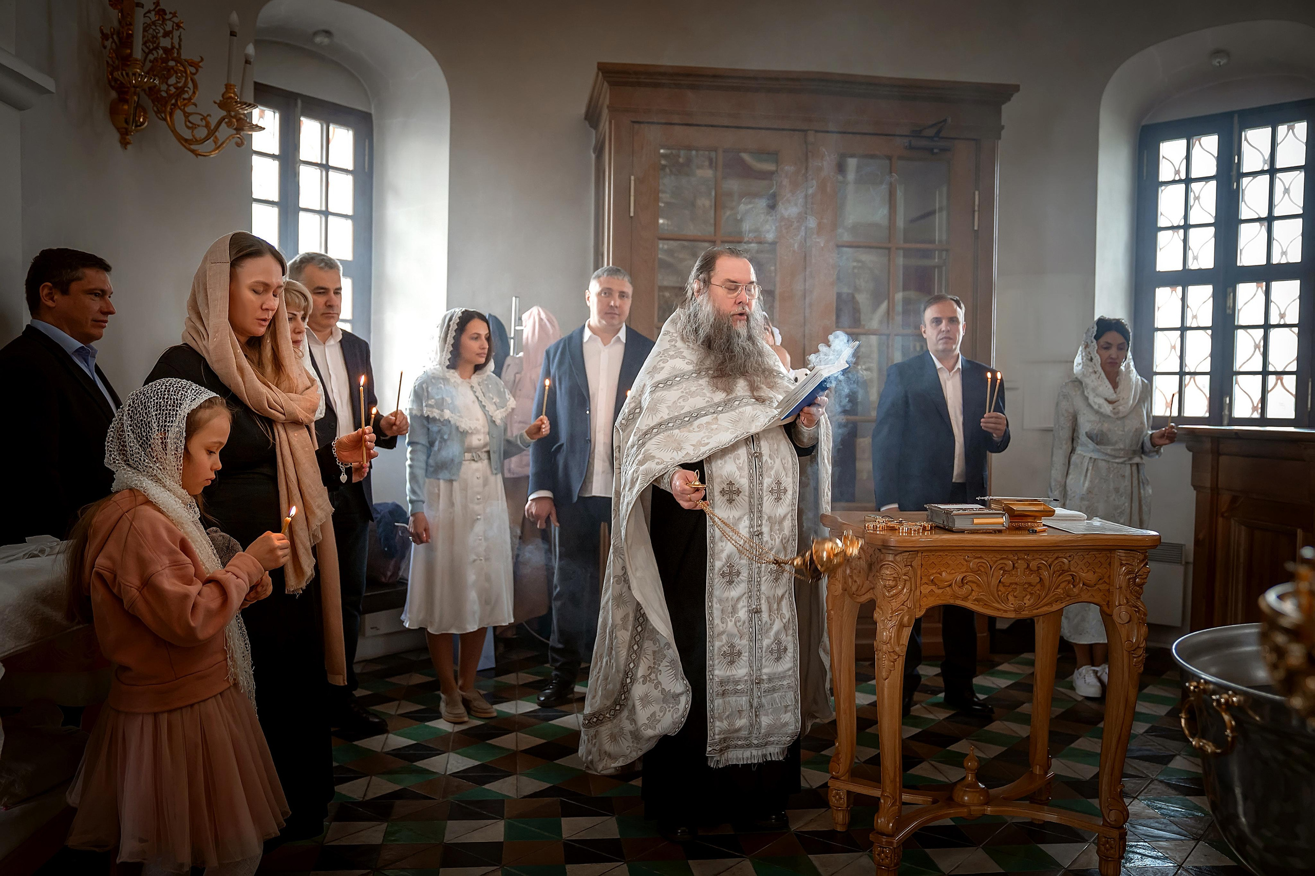 Профессиональная фото и видеосъёмка таинств крещения и венчания, профессиональный фотограф на  крещение венчание