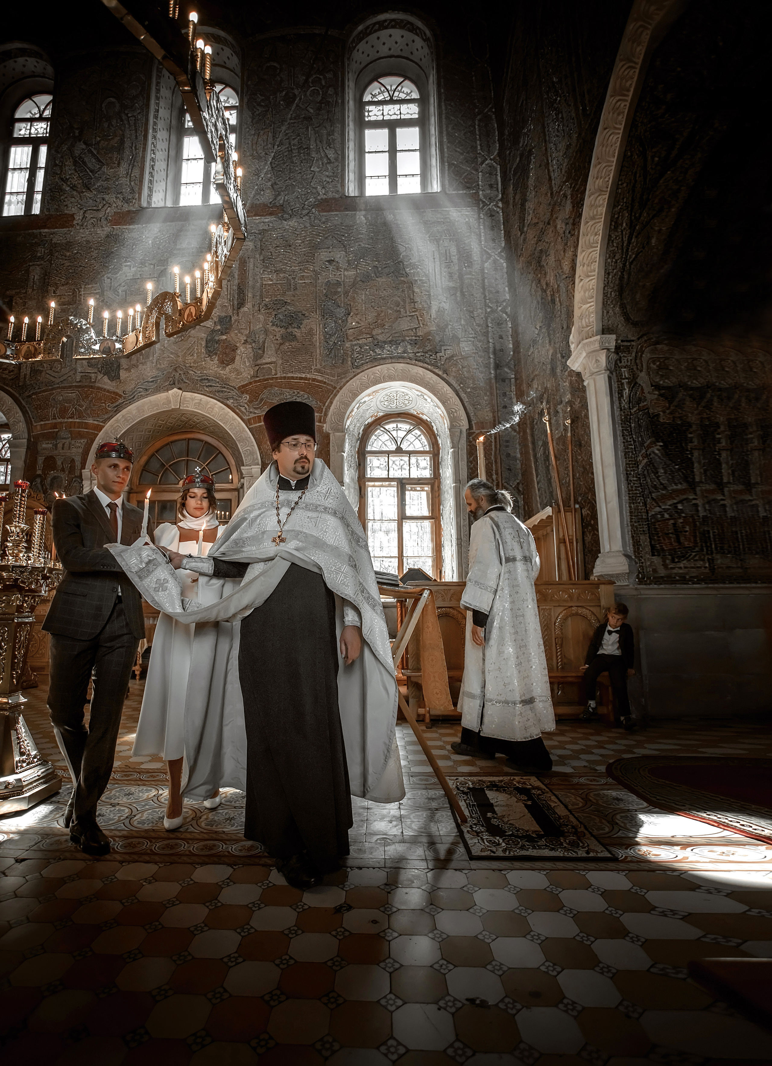 Профессиональная фото и видеосъёмка таинств крещения и венчания, профессиональный фотограф на  крещение венчание