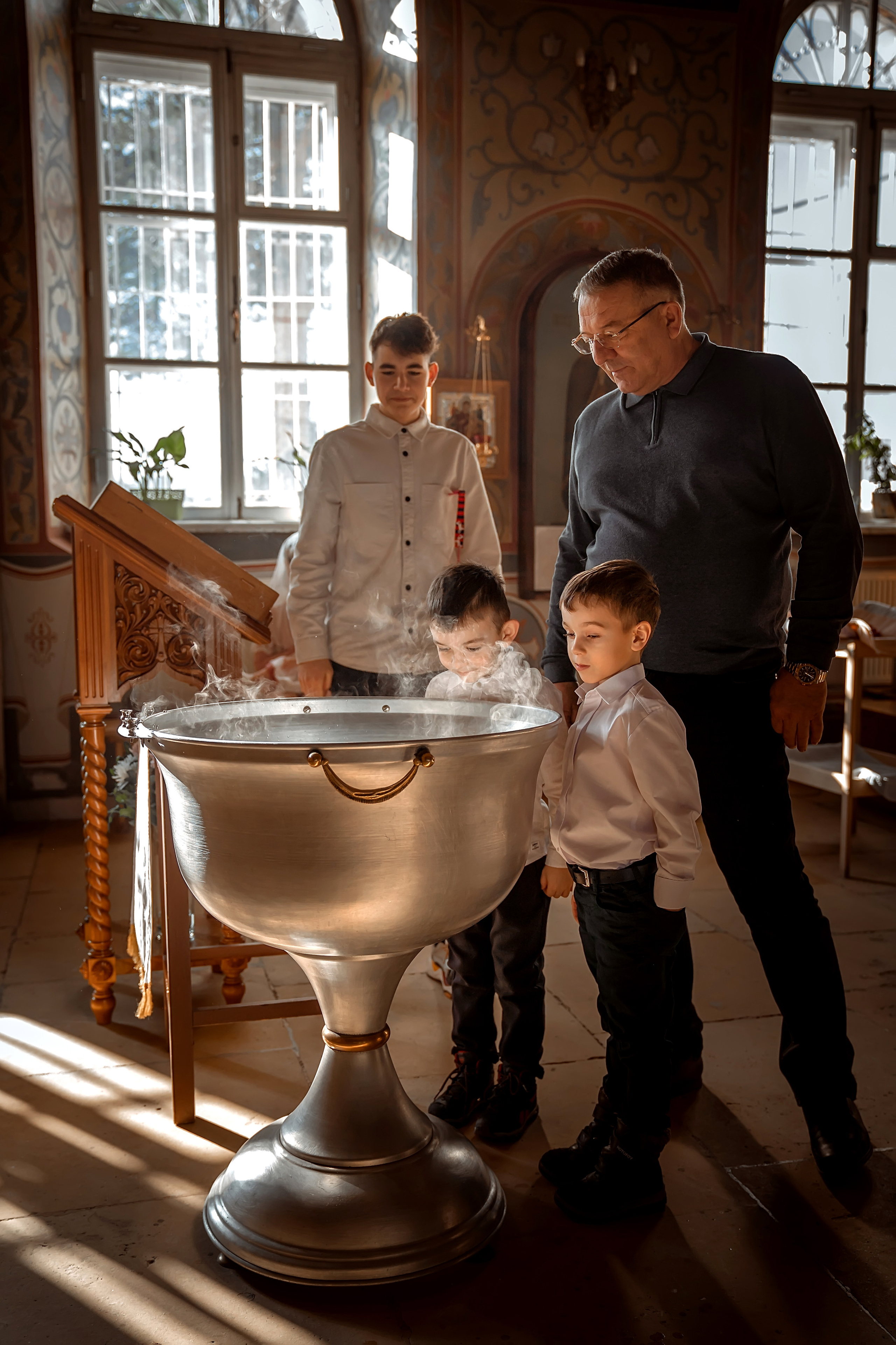 Профессиональная фото и видеосъёмка таинств крещения и венчания, профессиональный фотограф на  крещение венчание Москва, Храм Рождества Христова в Митино