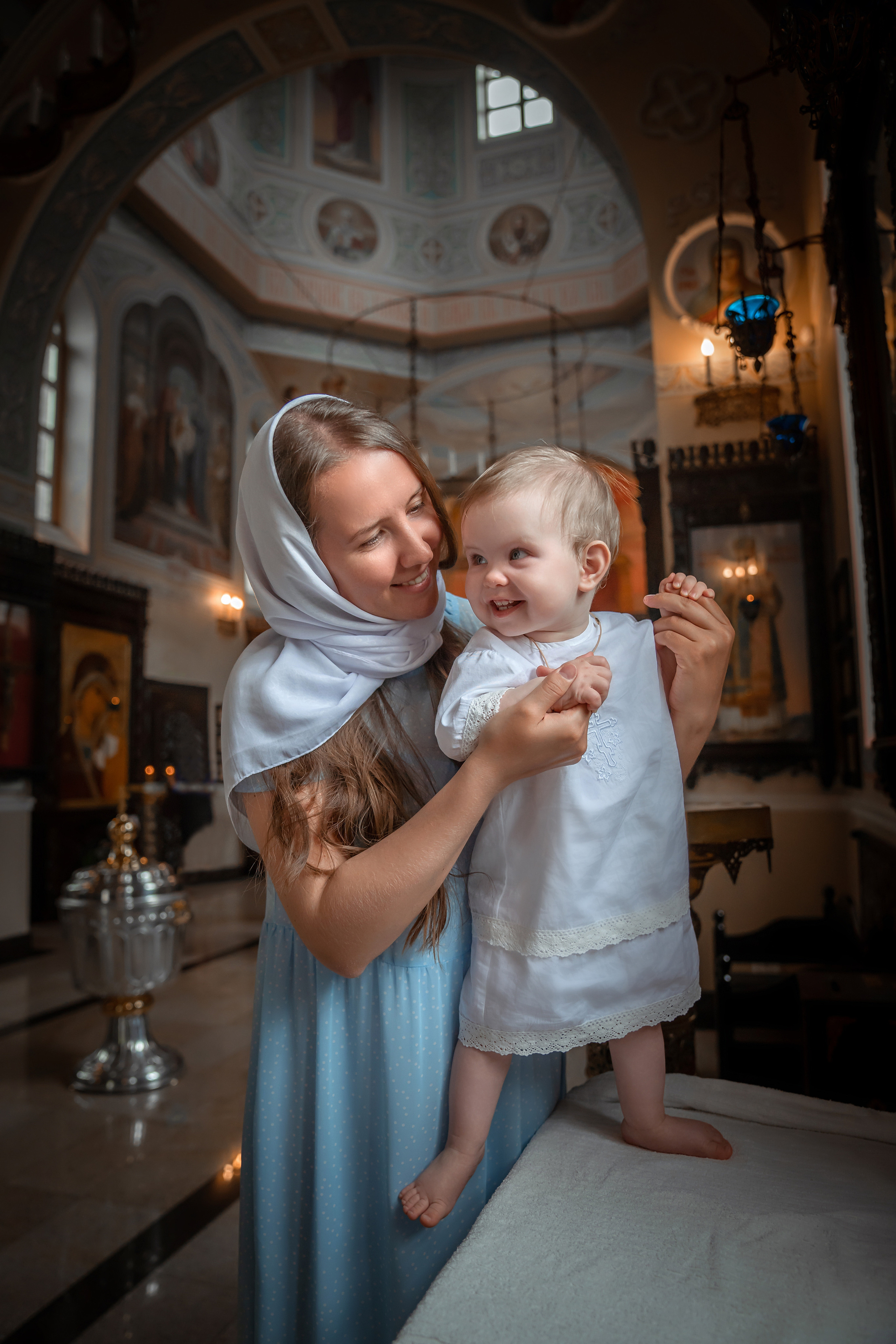 Профессиональная фото и видеосъёмка таинств крещения и венчания, профессиональный фотограф на  крещение венчание