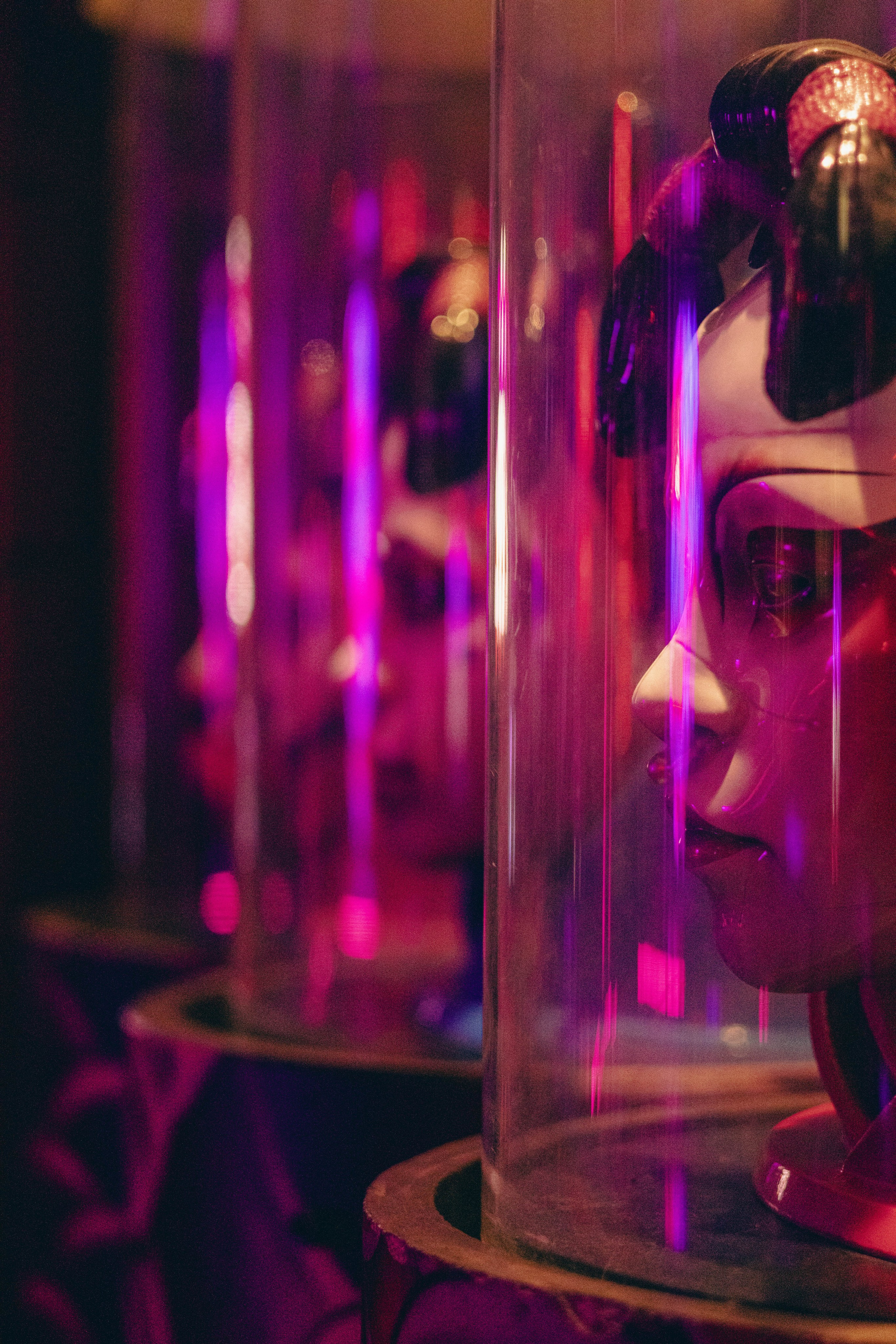 Неоновая гейша. Jean De Vivre Gallery