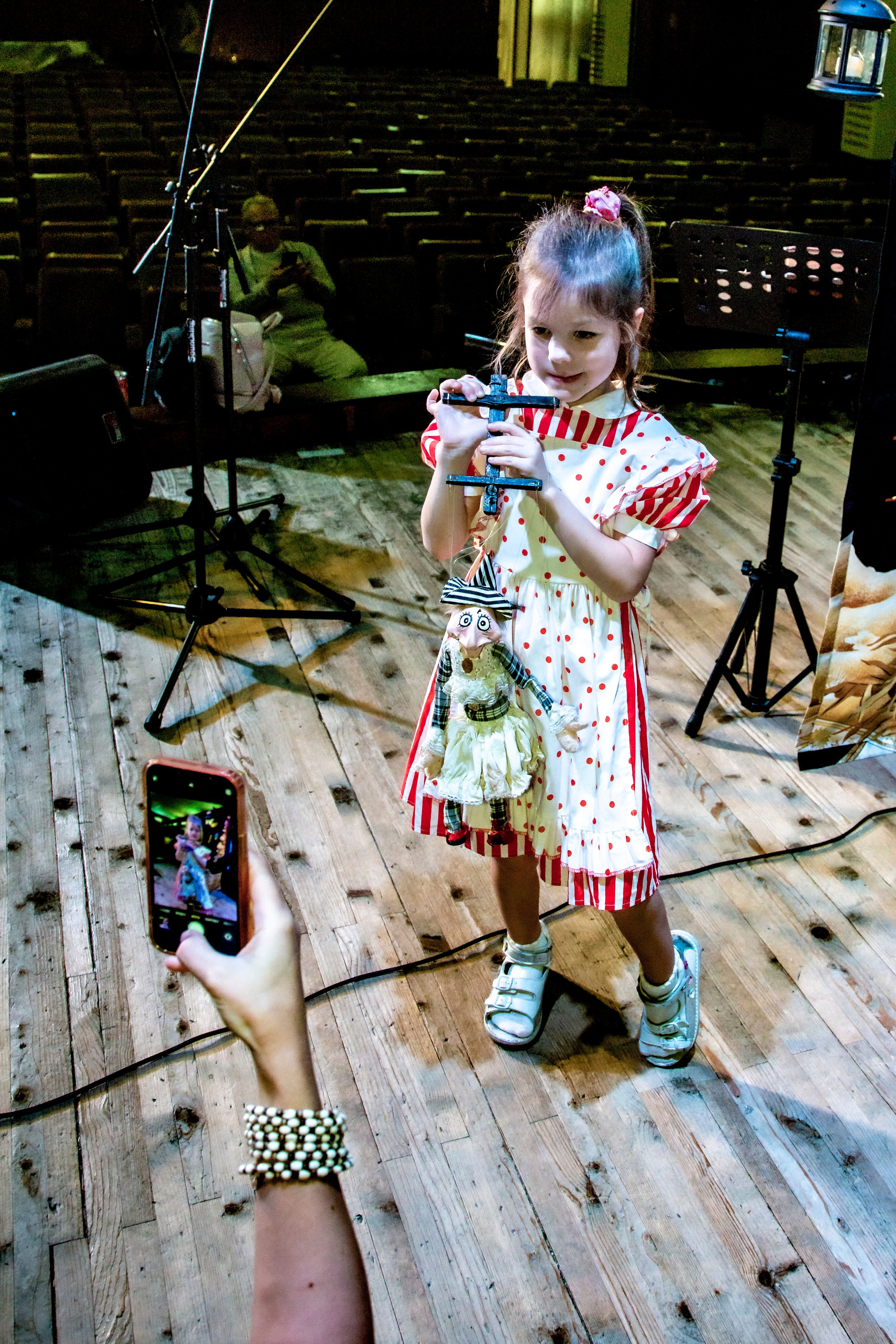 Маленькая ведьма спектакль театра Саквояж. Фотограф в Сочи Юрий Шептаев