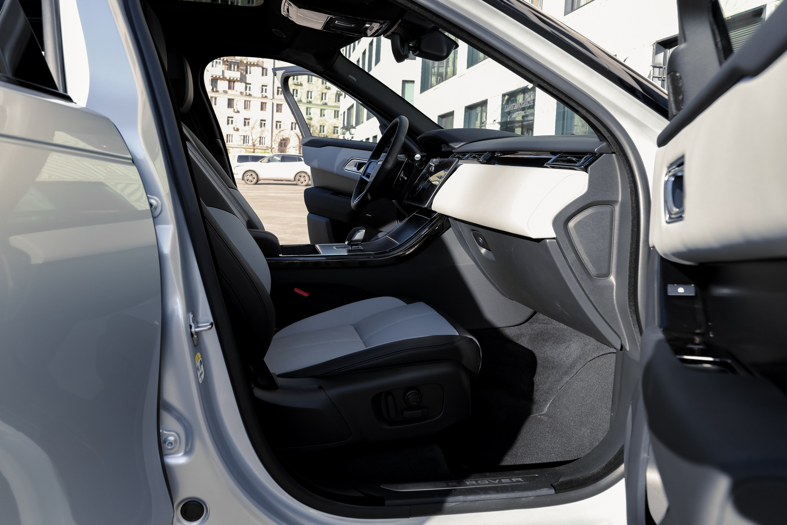 2024 Range Rover Velar 2.0 AT. Mixturecaptures