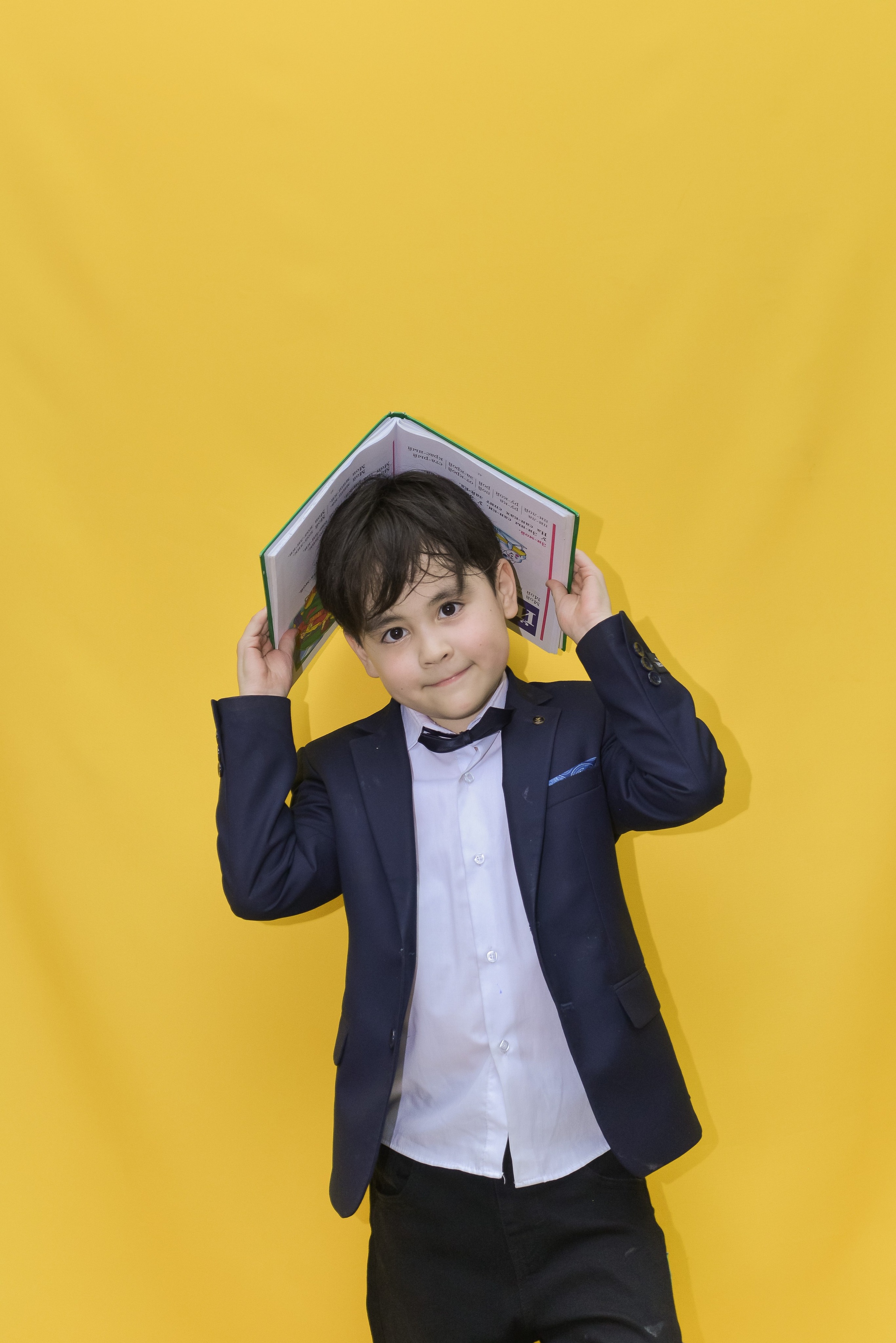 2 класс. На жёлтом фоне. «Веселые карандаши». Детский и школьный фотограф в Костанае Рабига Сейткенова