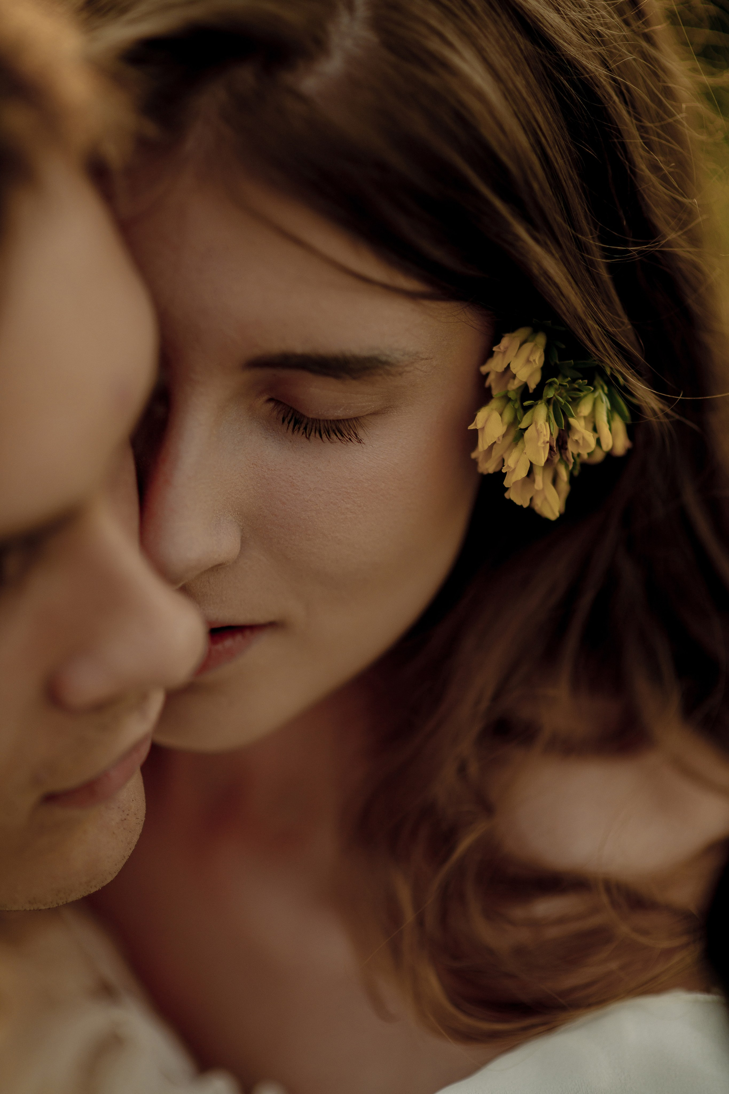 Любовь и желтые цветочки. Фотограф Мария Стрелкова