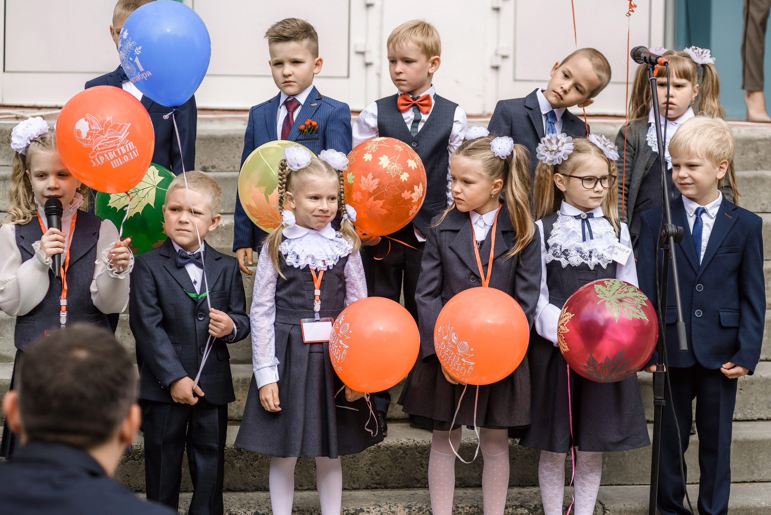 Линейка 11-е классы 2023. Фотограф Галина Лисанова, г. Брянск