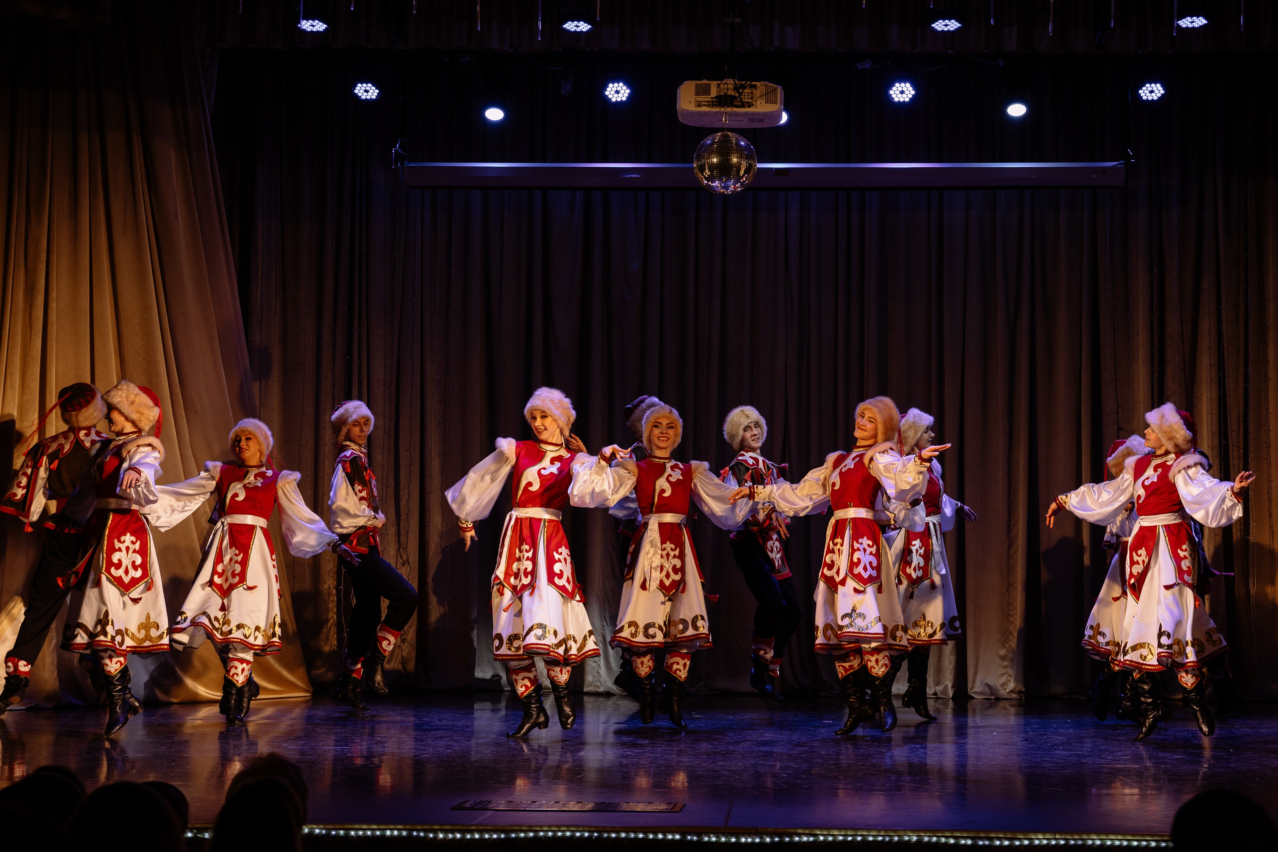 Сибирские узоры ДК Ефремова. Фотограф Юлия Мальцева