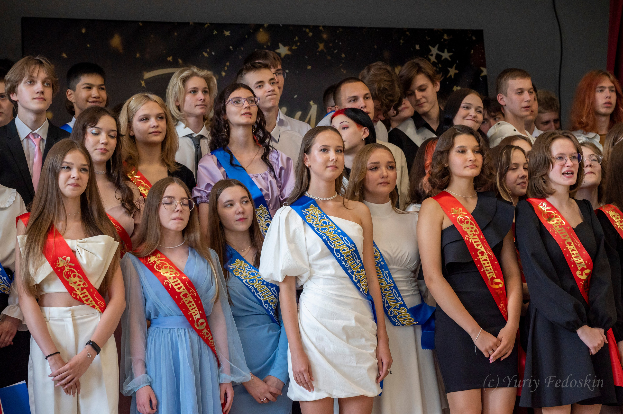 Репортаж о выпускном 9 классов в школе № 7 города Королёва, 26.06.24г. Профессиональный фотограф интерьеров в Москве Юрий Федоскин