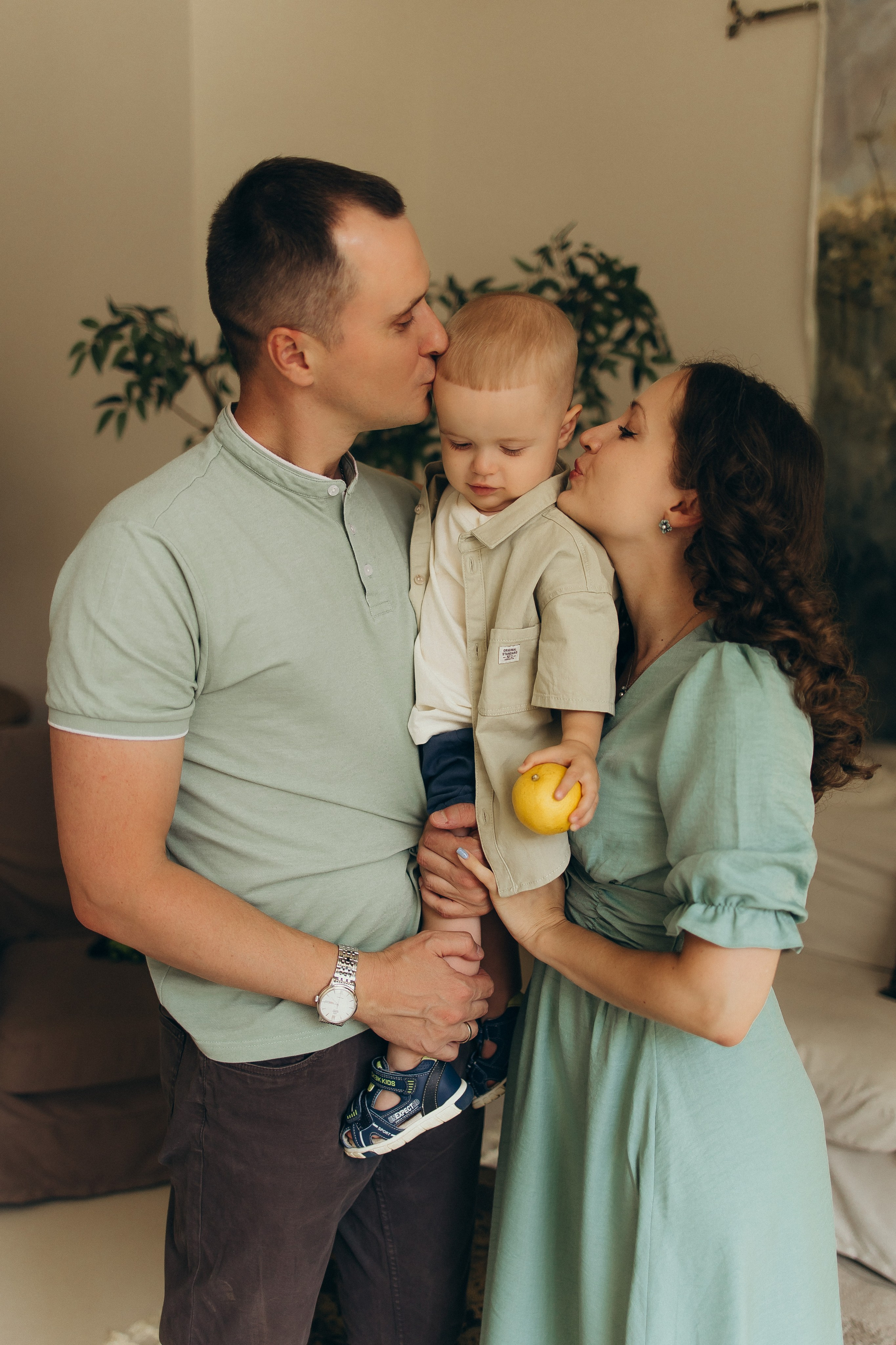 К двум годам Платона — зал Серена. Семейный фотограф в Краснодаре Храмова Анна