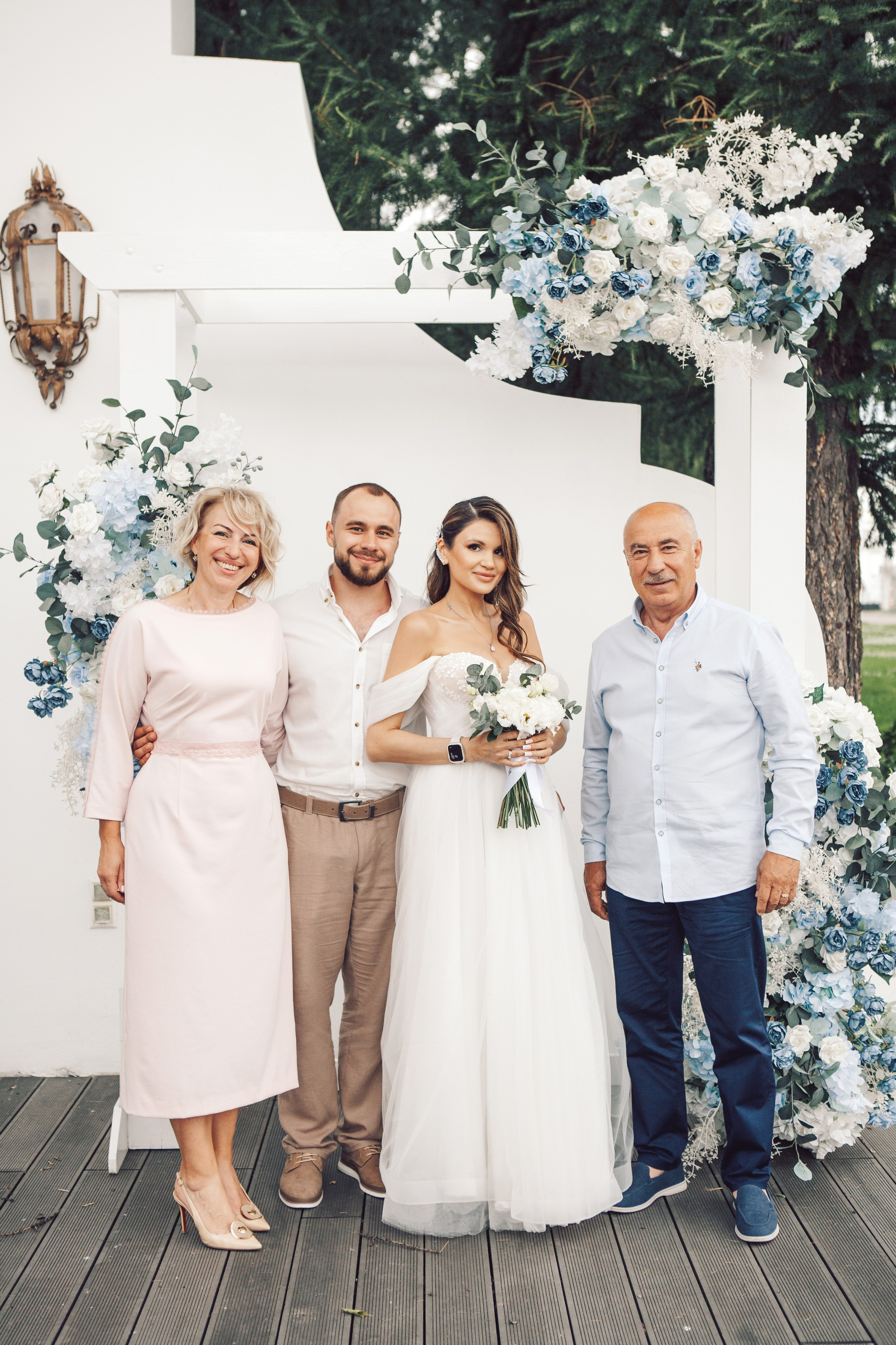 Молодожены в павильоне космонавтики и авиации №34 на вднх и в ресторане московское небо. Фотограф Ольга Ефремова