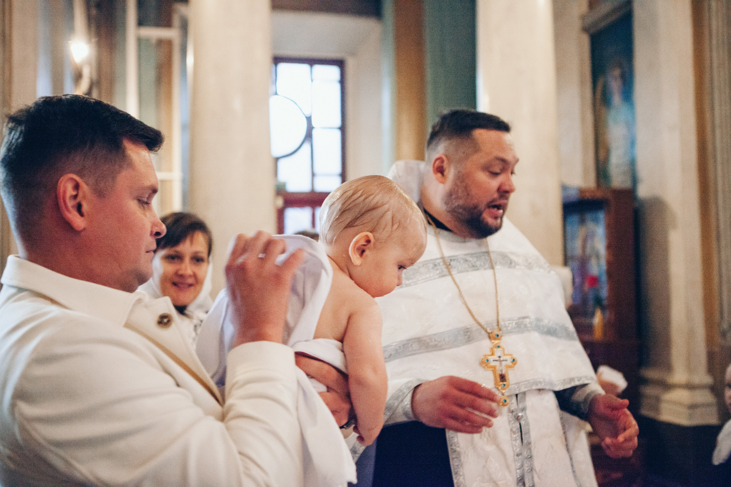 Крещение ребенка в церкви. Фотограф Ольга Ефремова