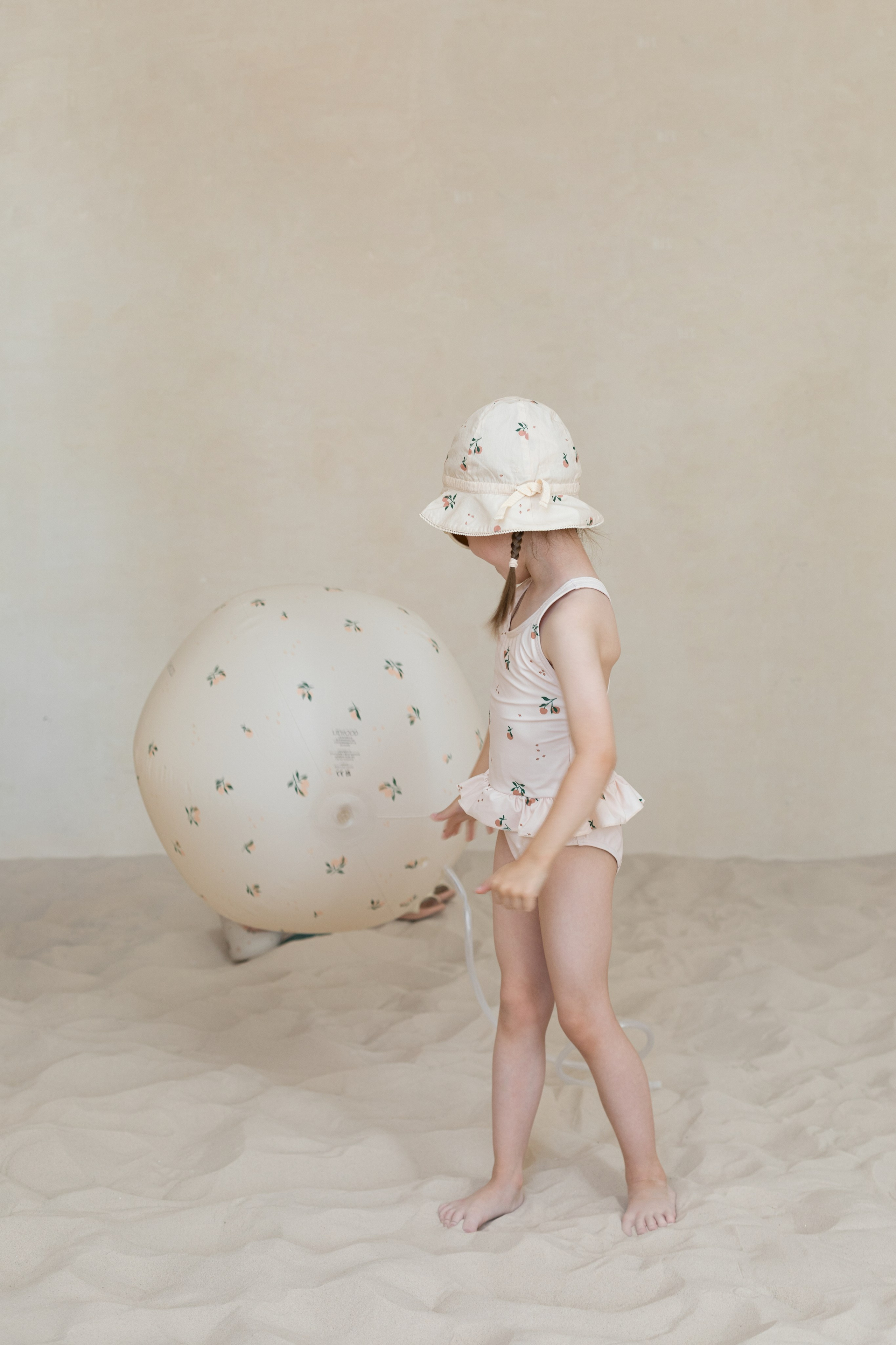 Фотосессия в песке для детского бренда. Детский и контент фотограф Надя Волкова Санкт-Петербург