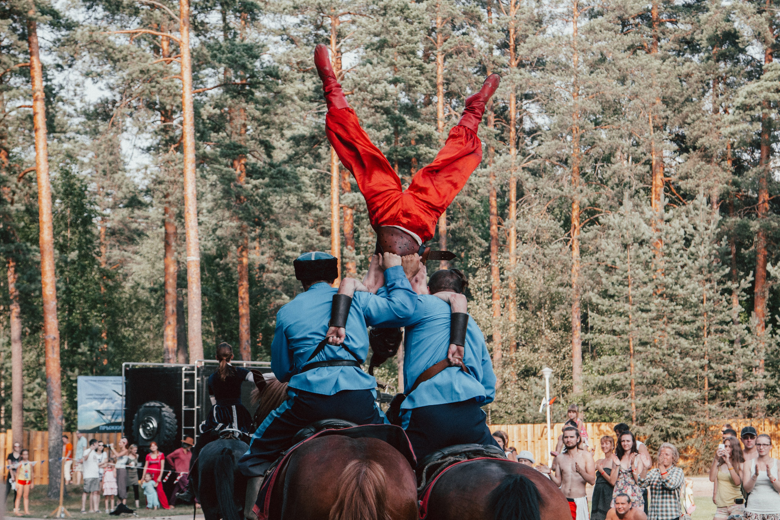 Ленинградская область (серия книг «Крым — Путь к Свободе»)». Репортажный фотограф во Всеволожске и Санкт-Петербурге Владимир Капустин