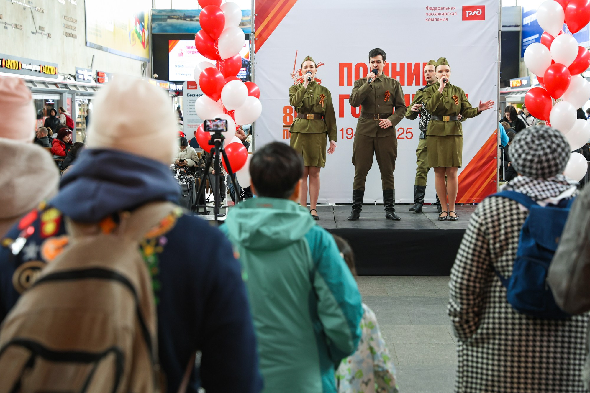 Концерт к 9 мая на Московском вокзале. Фотограф Дарья Попова