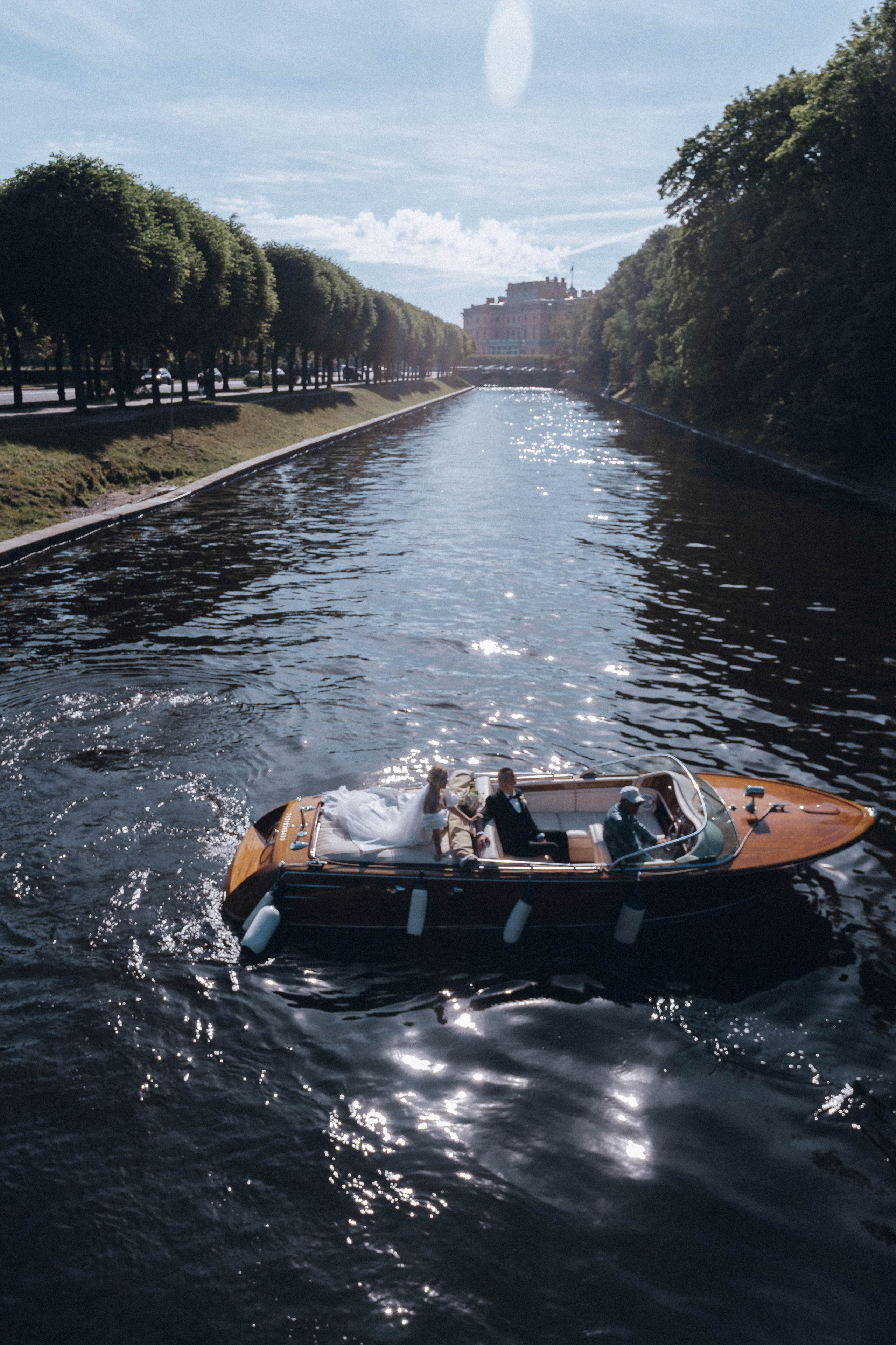 СВАДЕНБНАЯ СЬЕМКА НА КАТЕРЕ ПО КАНАЛАМ САНКТ-ПЕТЕРБУРГА И В АКВАТОРИИ НЕВЫ. Профессиональный фотограф, Санкт-Петербург — Виктория Богомолова