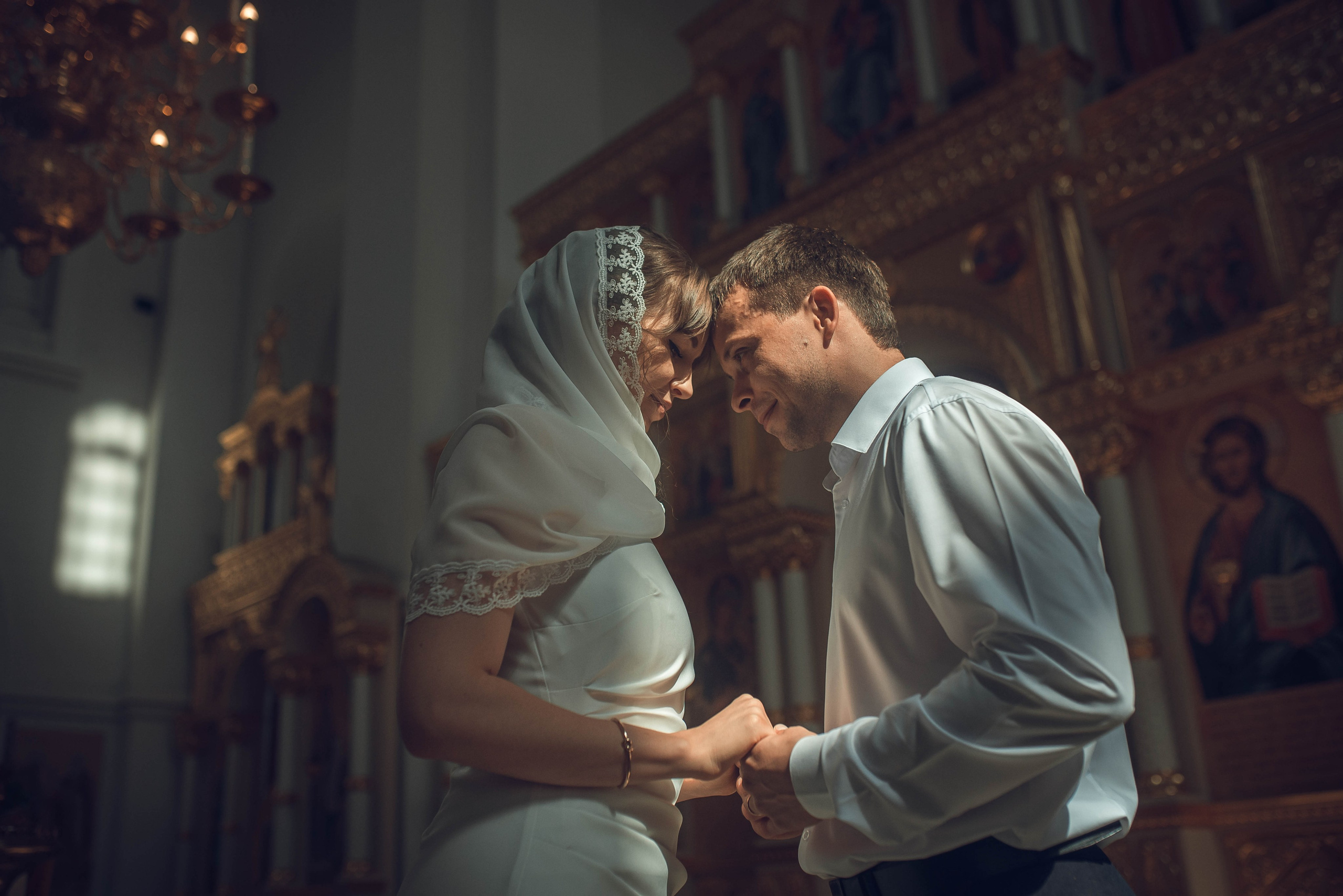 молодожены в сартове, пара в саратове ,съемка в храме, сьемка в храме москва, венчание в саратове, венчание москва , фоотосъемка венчание, фотограф на венчание 