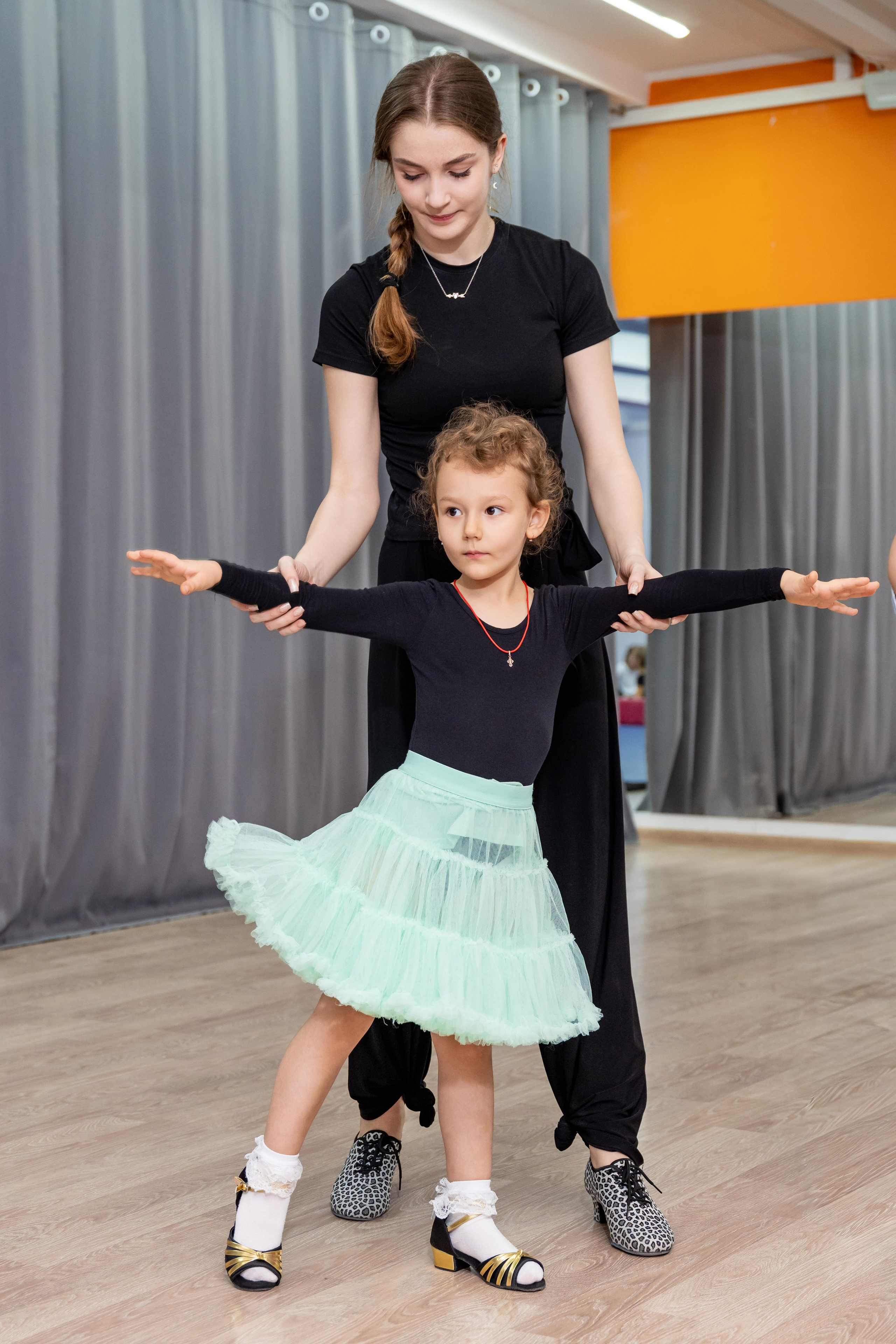 Группа 3-6 лет первый и второй год обучения. КонТакт — спортивные бальные танцы в Москве