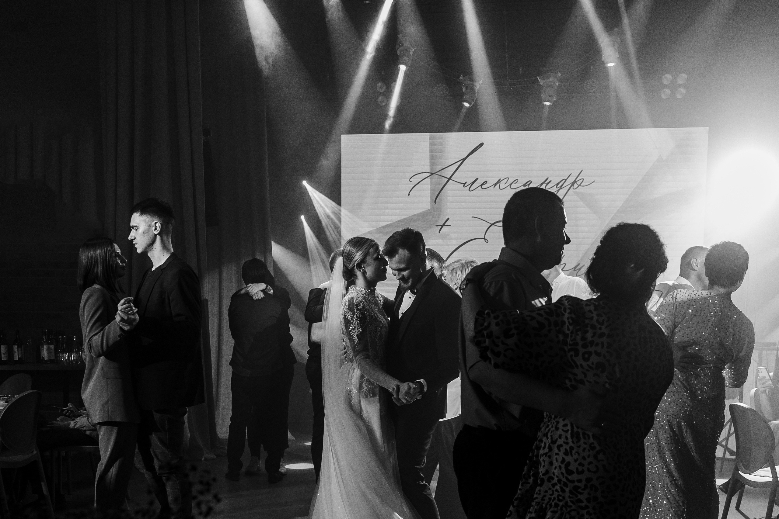 Замечательная свадьба в Белом Замке Шамони в Красноярске. Свадебный фотограф-видеограф в Красноярске Евгений Константинопольский