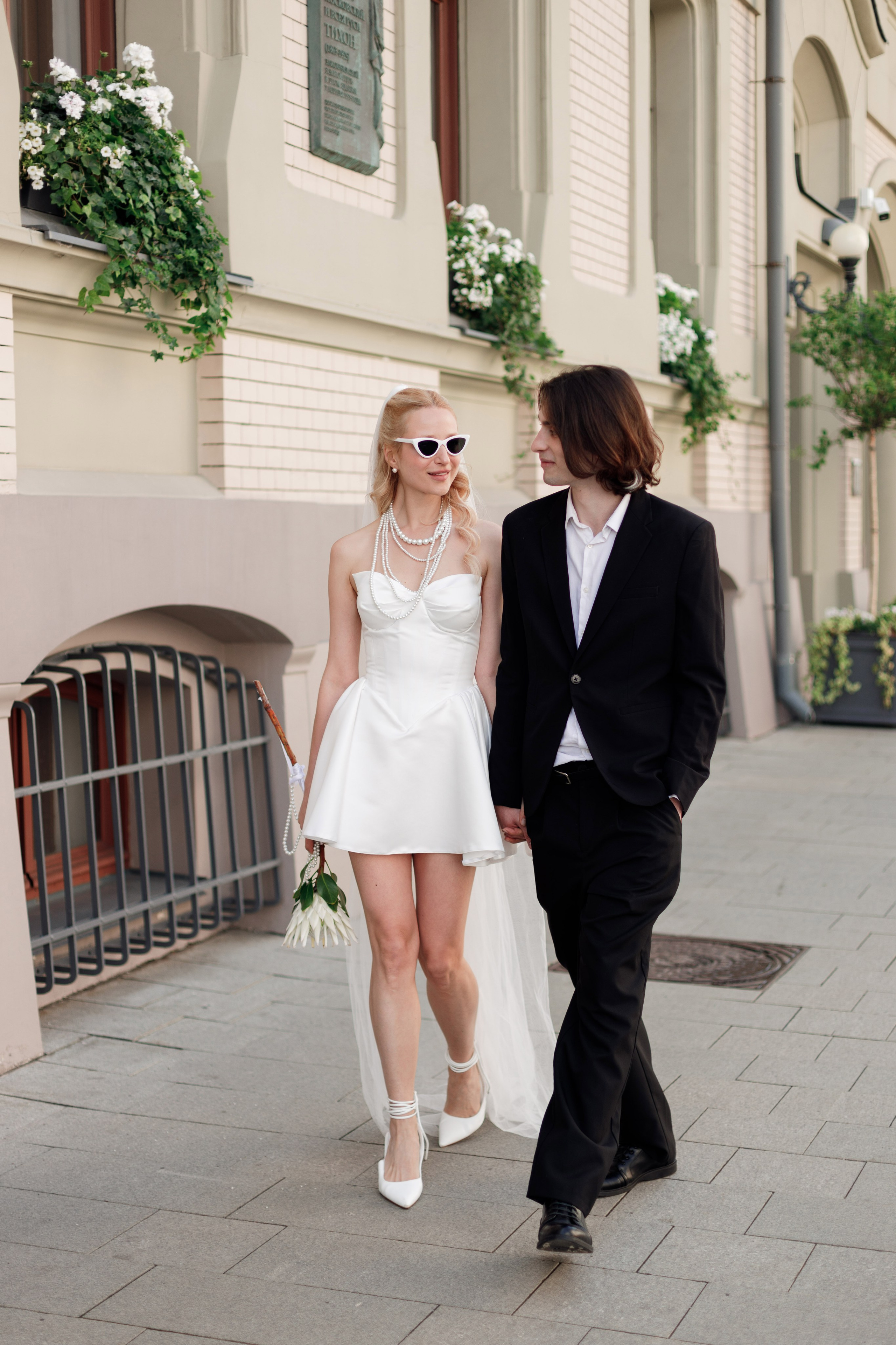 Свадебная фотосессия с автомобилем в центре Москвы, фотограф свадьбам Москва