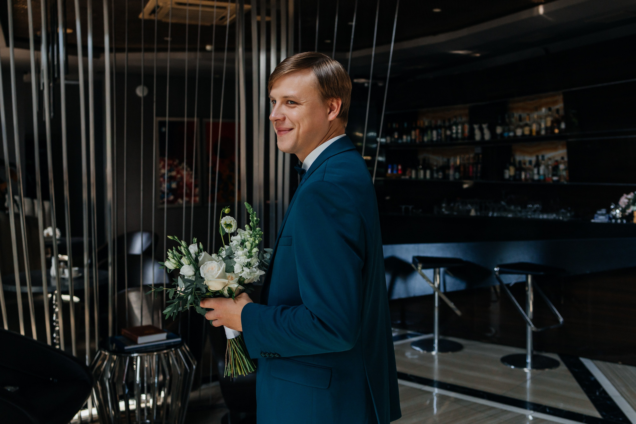 Свадебная прогулка на корабле. Олег Сверчков | Свадебный фотограф Вологда