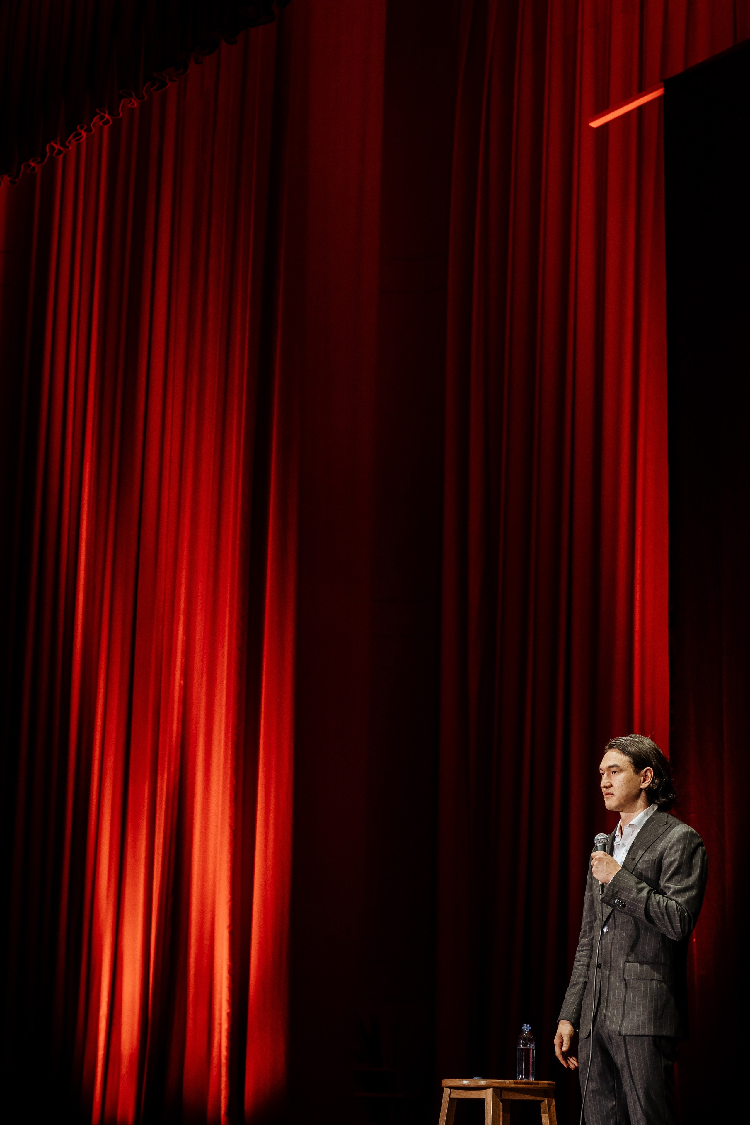 Сольный концерт Нурлана Сабурова. Свадебный и репортажный, фуд фотограф в Новороссийске Евгений Александриди