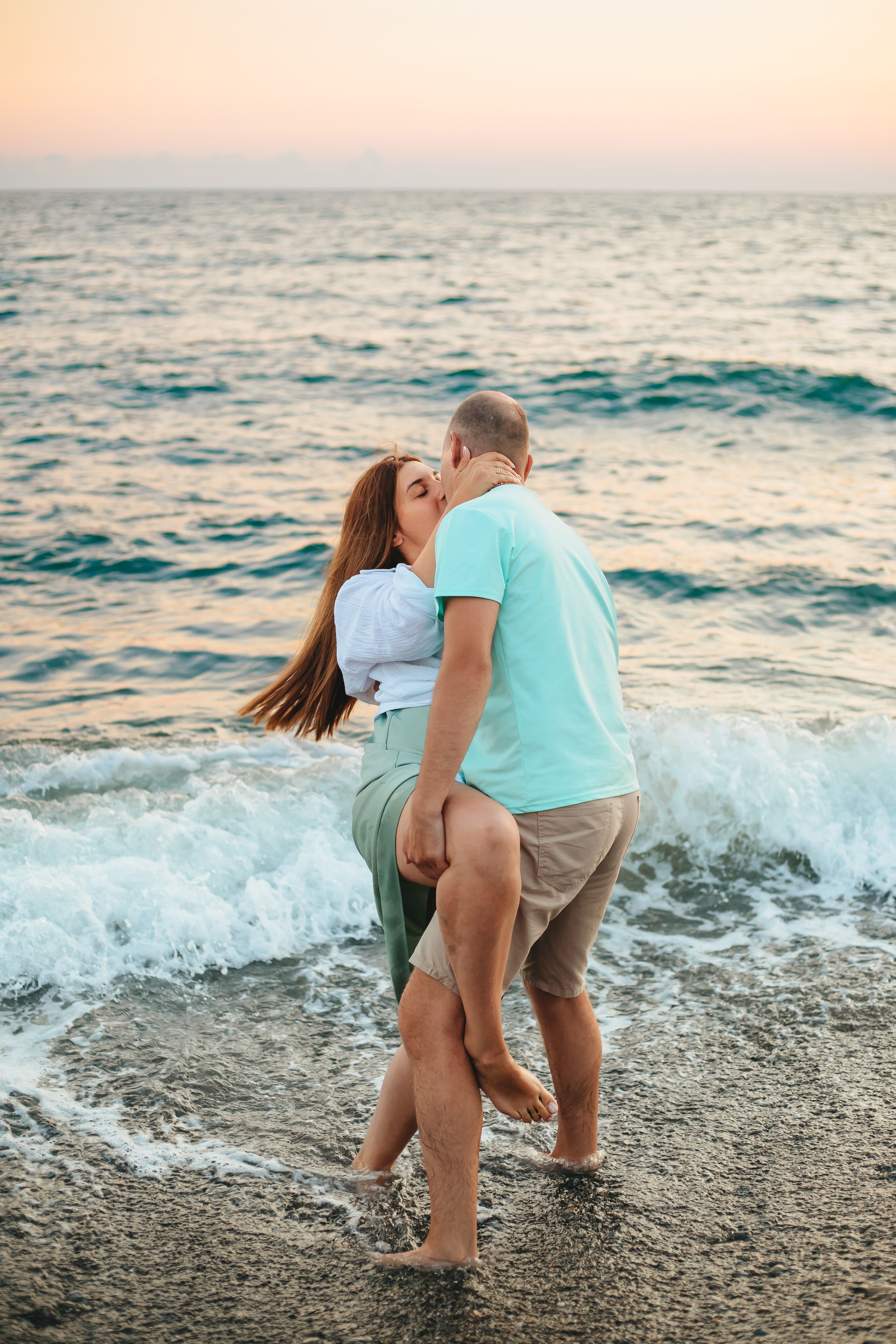 На берегу моря. Семейный и свадебный фотограф Сочи Адлер Сириус Красная поляна