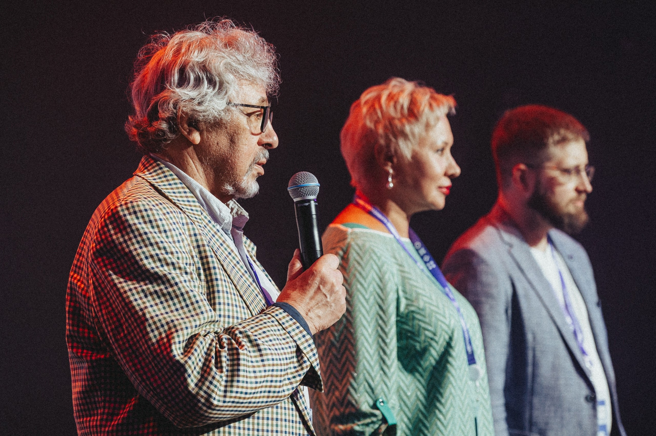 Репортажная съемка приветственного слово экспертов участникам форума в Москве