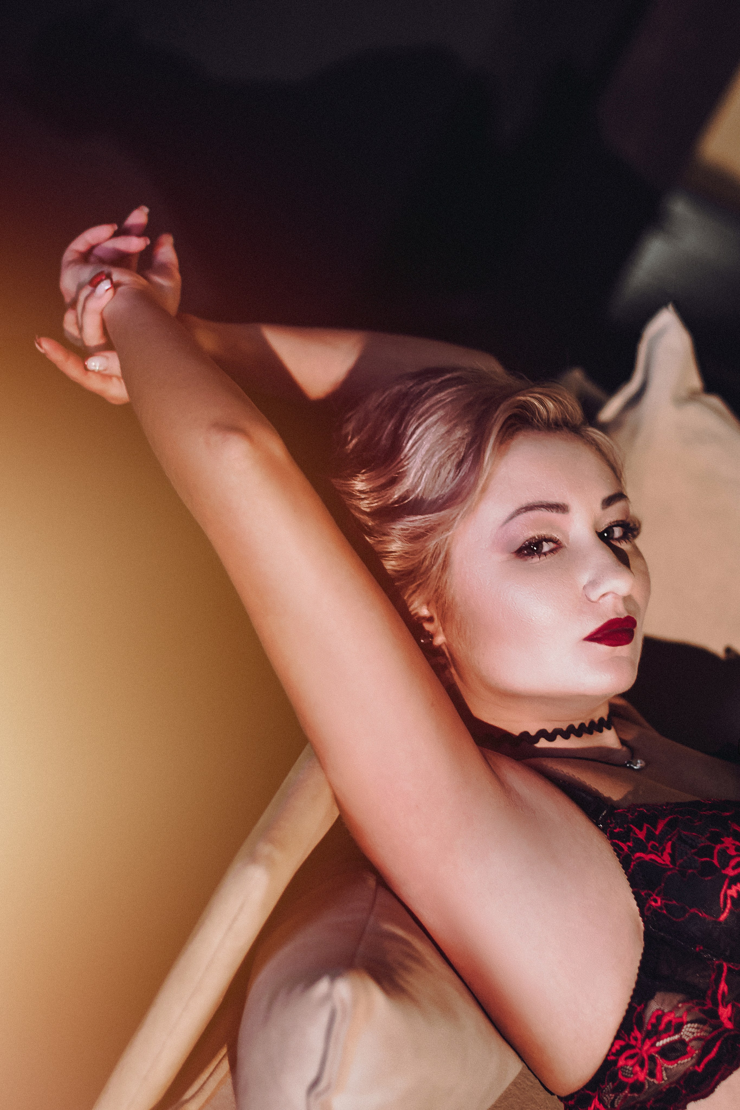 Фотосессия НЮ с цветным светом Кемерово